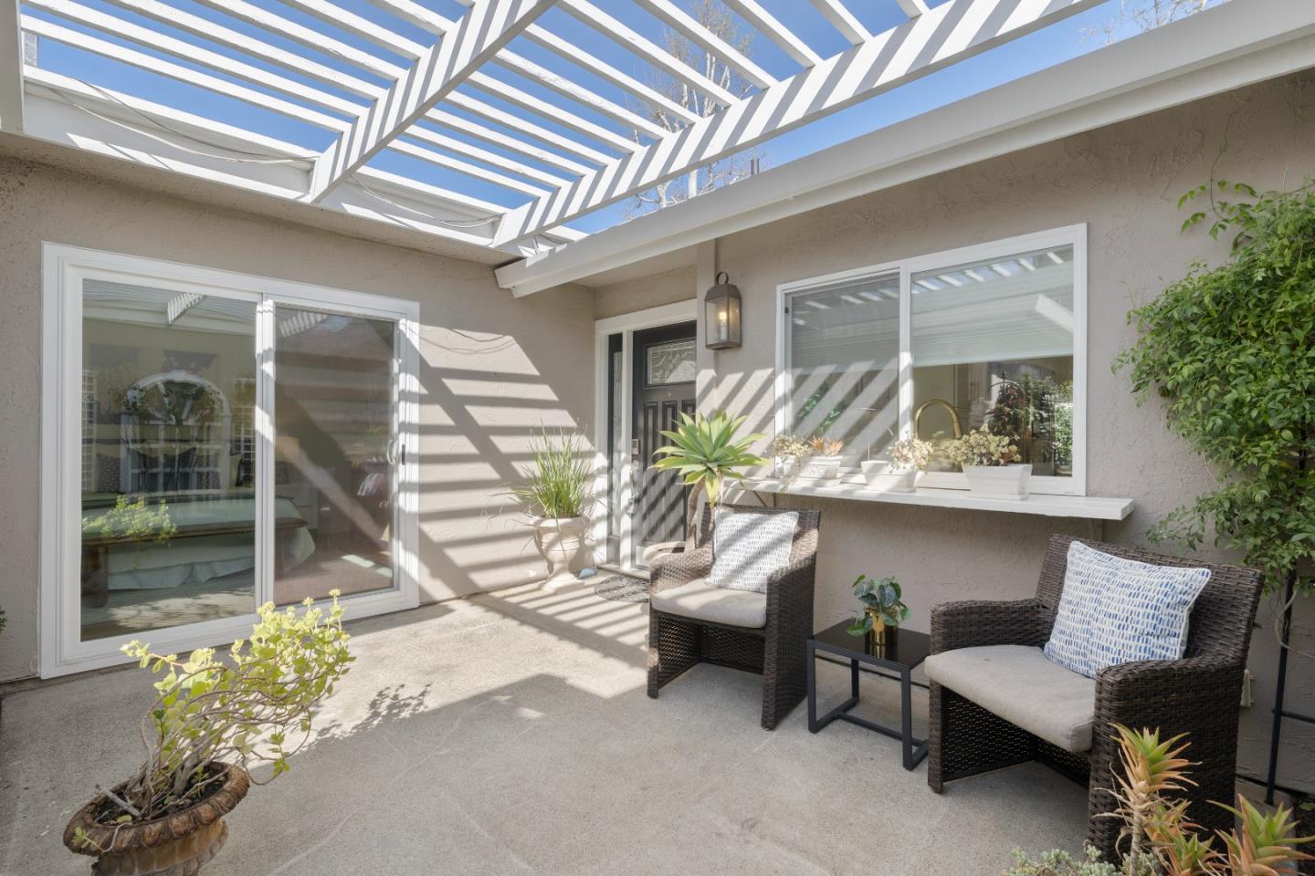 1141 Holly Oak Circle