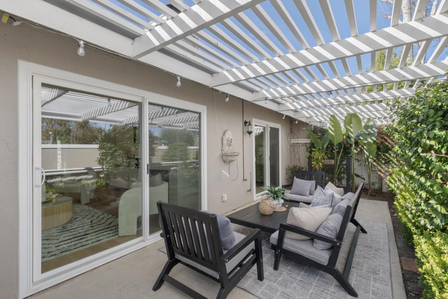 1141 Holly Oak Circle