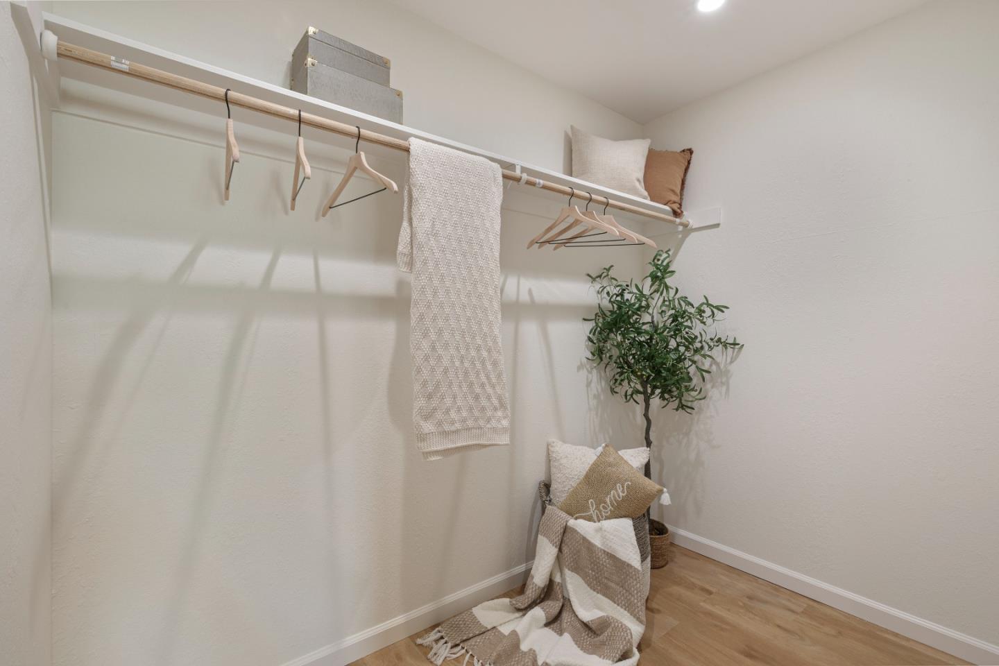 1141 Holly Oak Circle