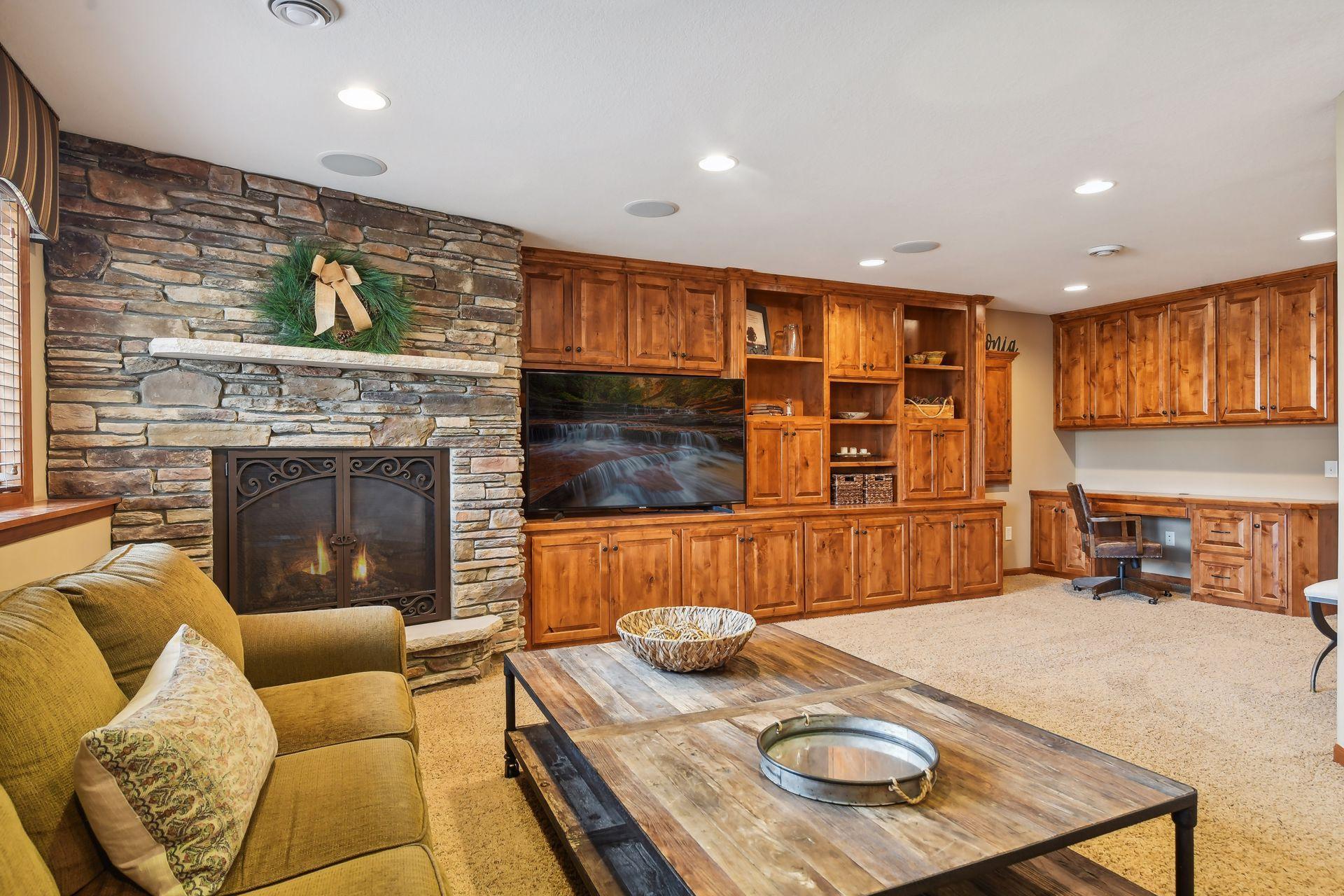 1400 Oakpointe Drive