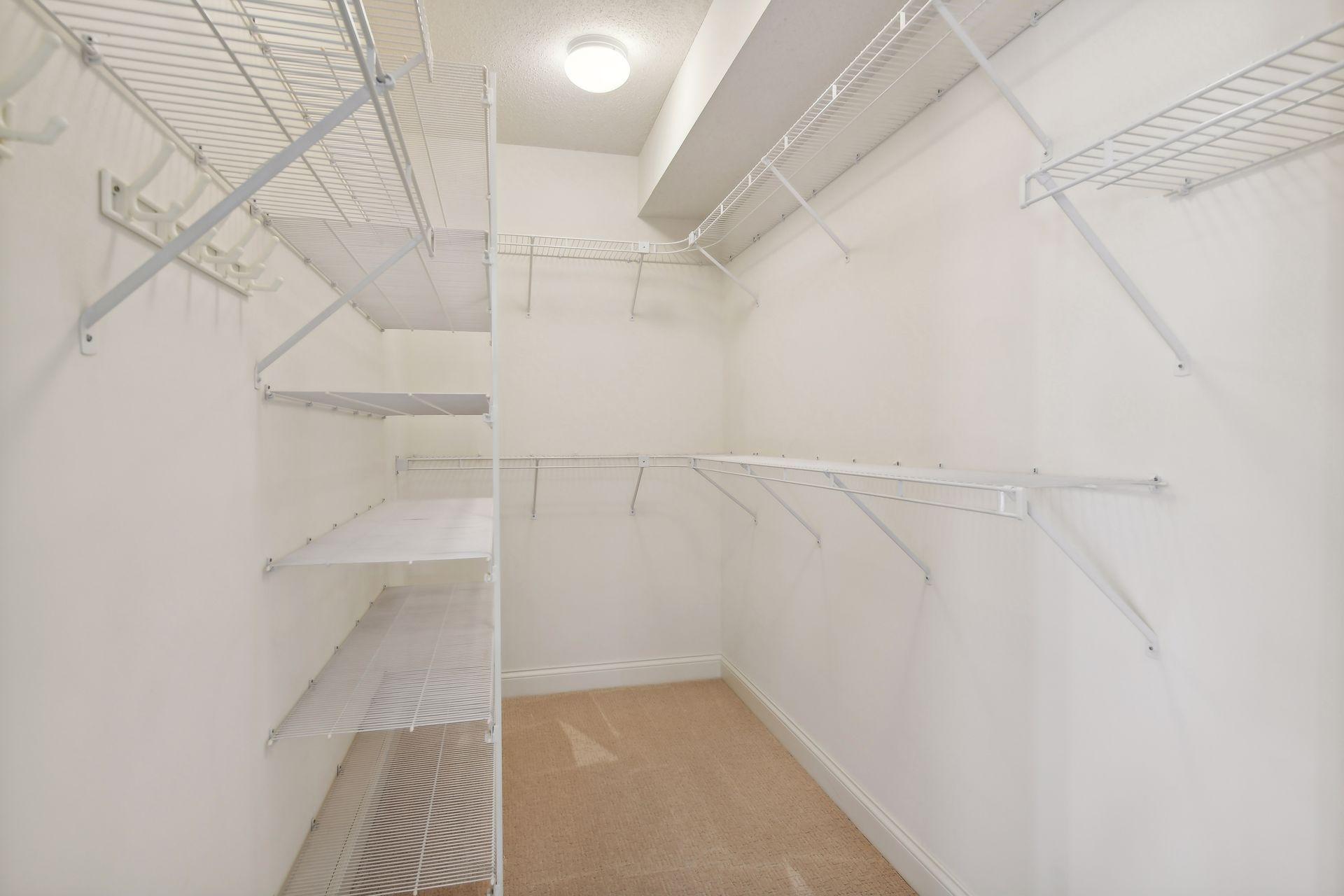 7400 Edinborough Way Unit: 5208