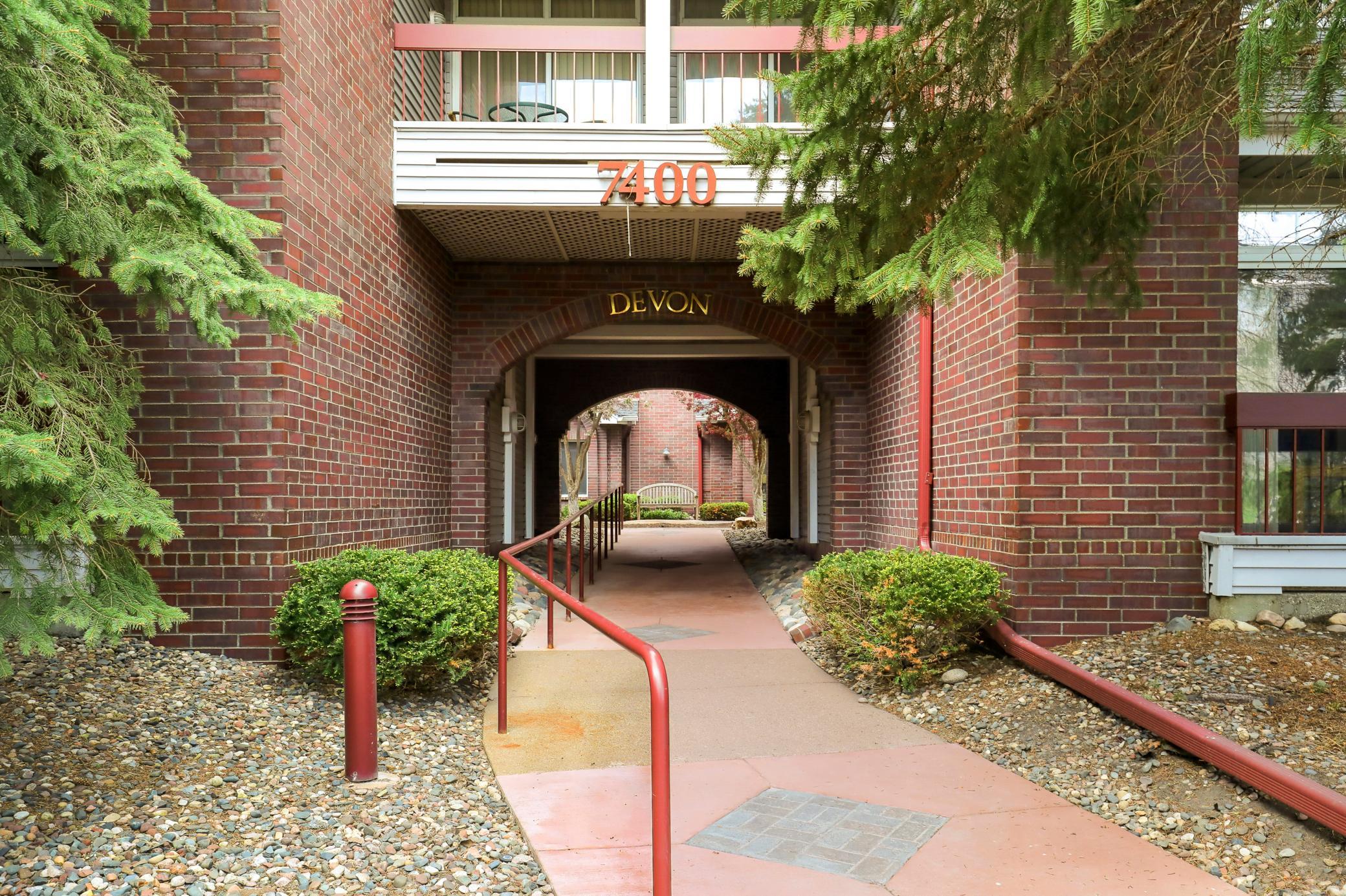 7400 Edinborough Way Unit: 5208