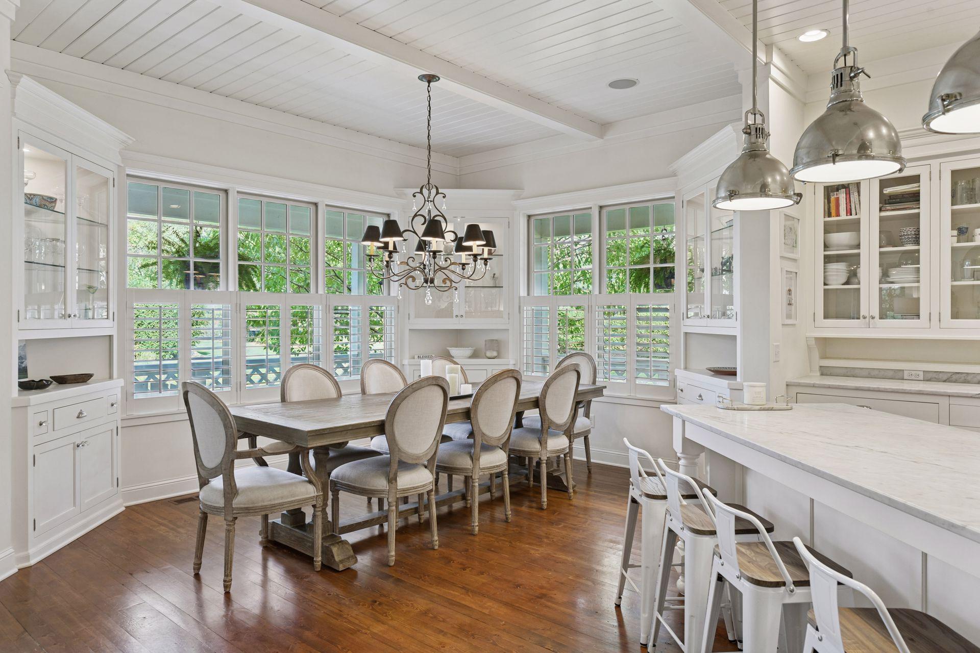 20355 Lakeview Avenue