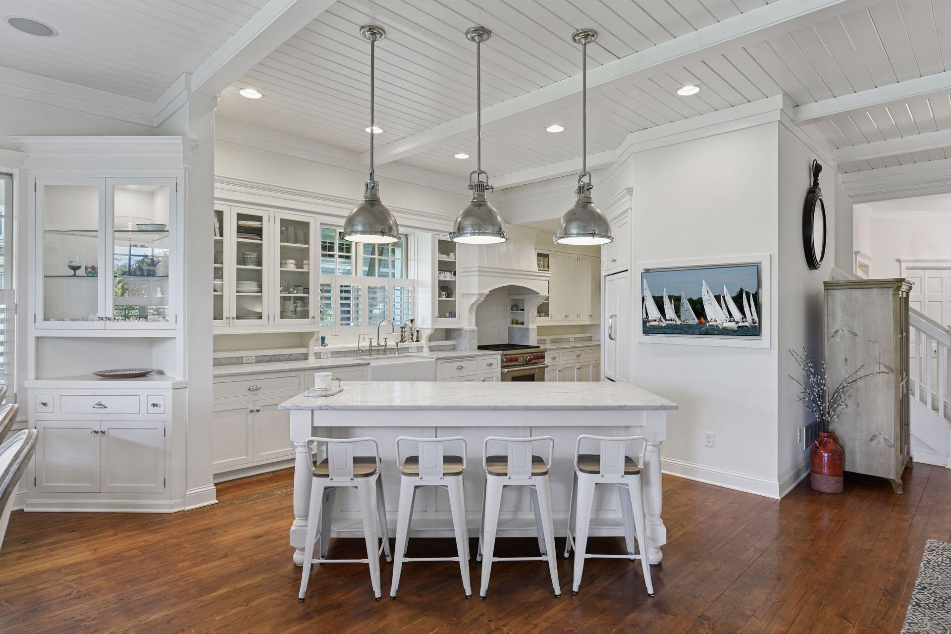 20355 Lakeview Avenue