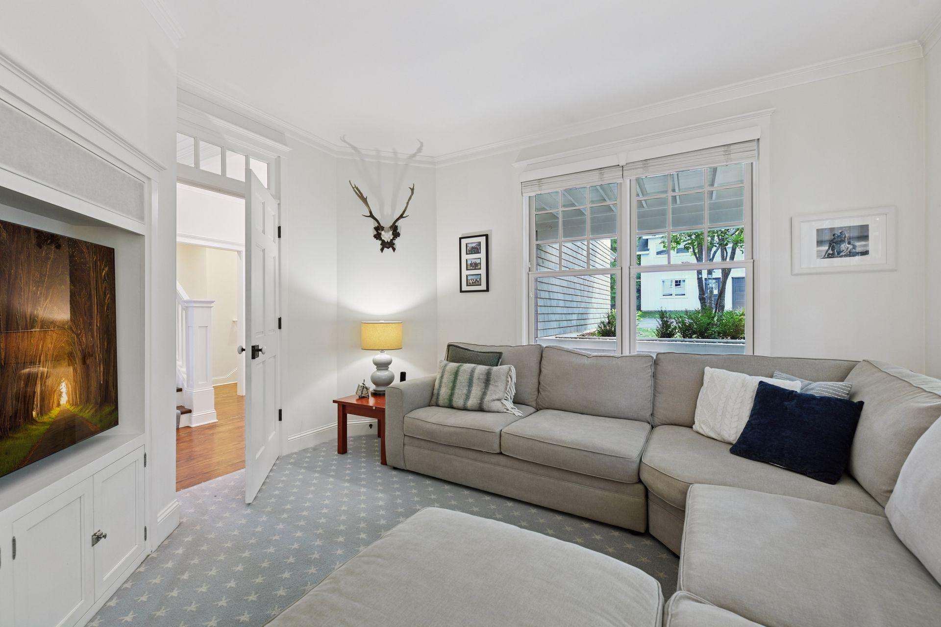 20355 Lakeview Avenue