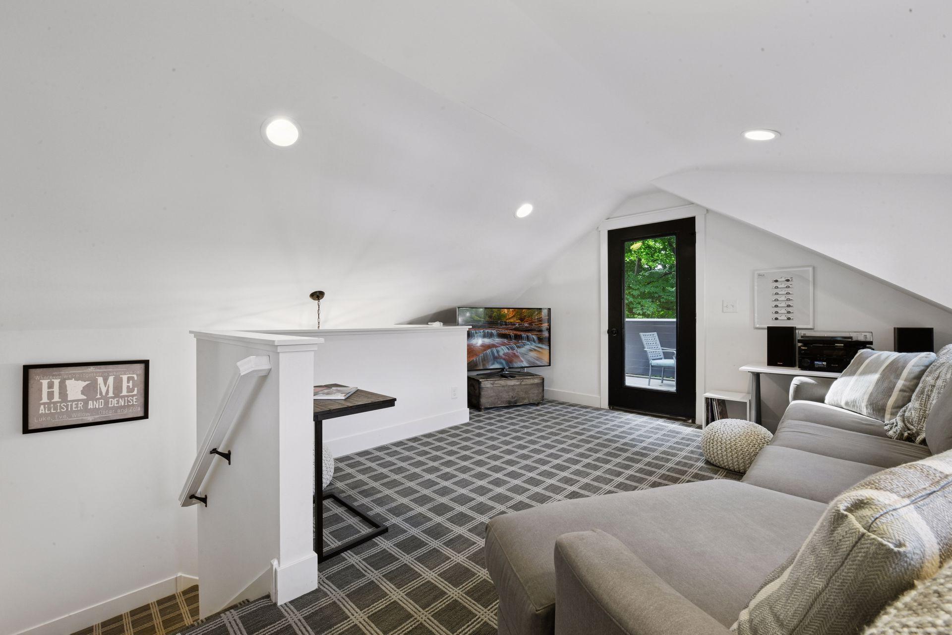 20355 Lakeview Avenue