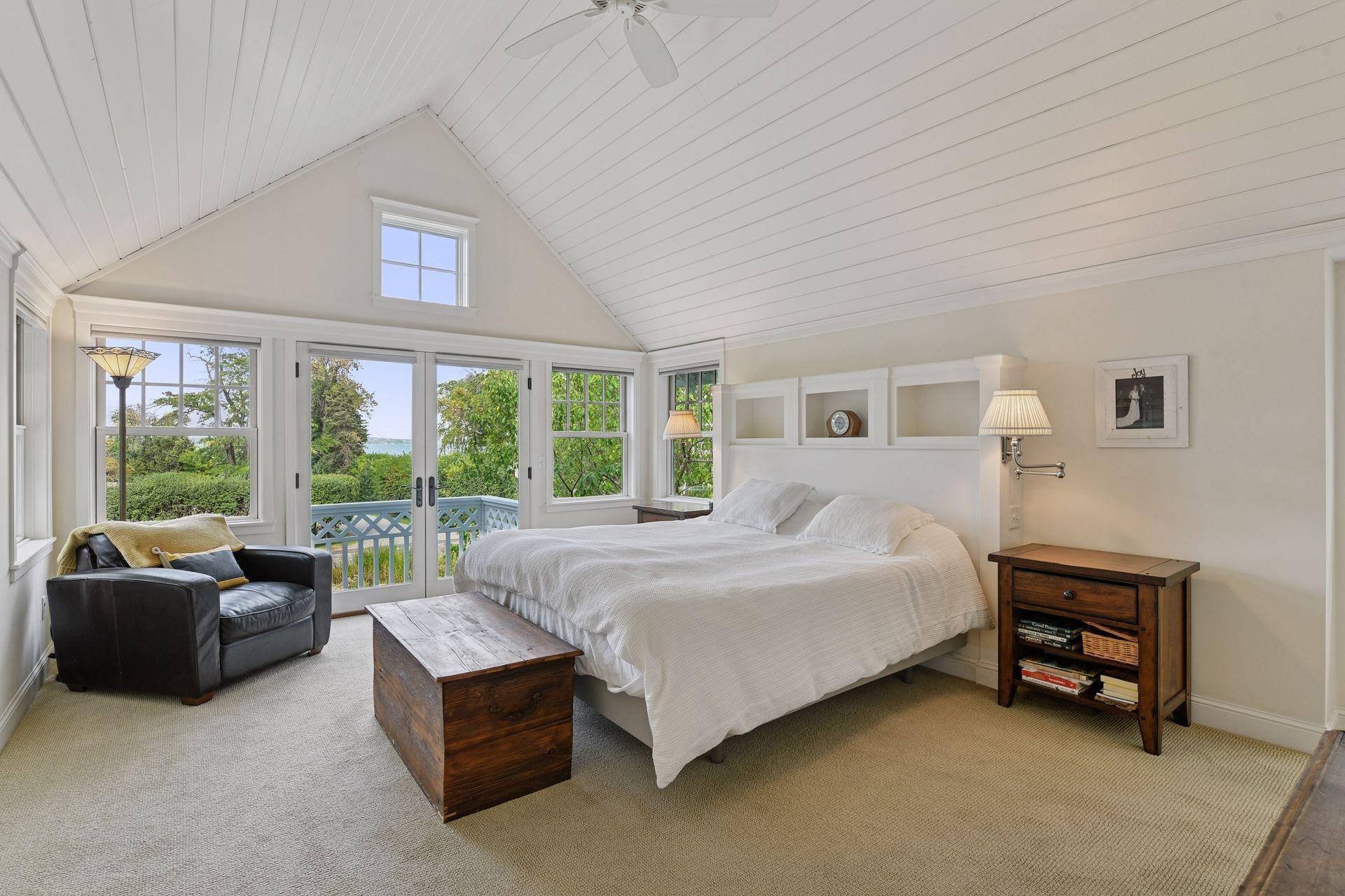 20355 Lakeview Avenue