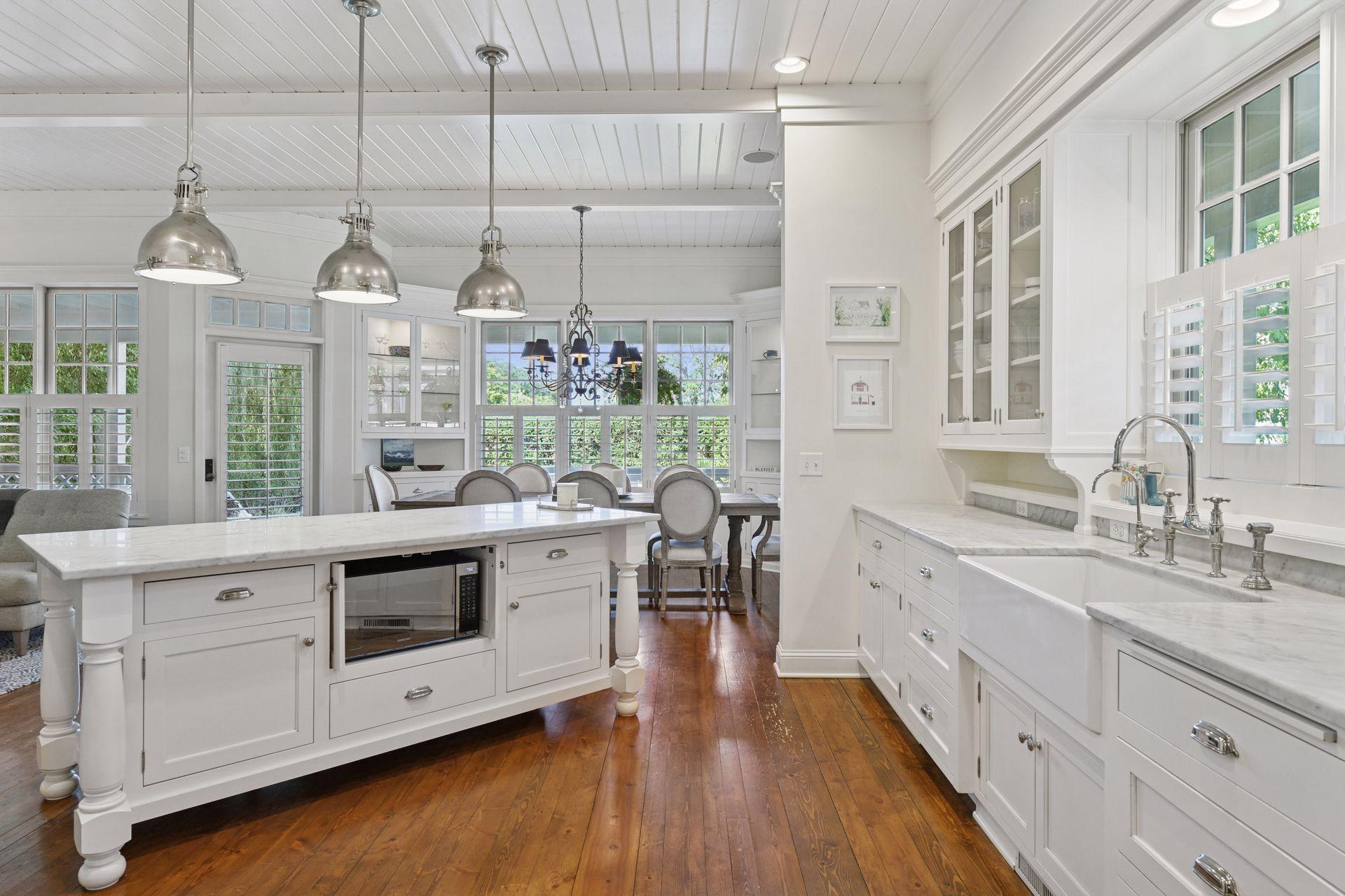 20355 Lakeview Avenue