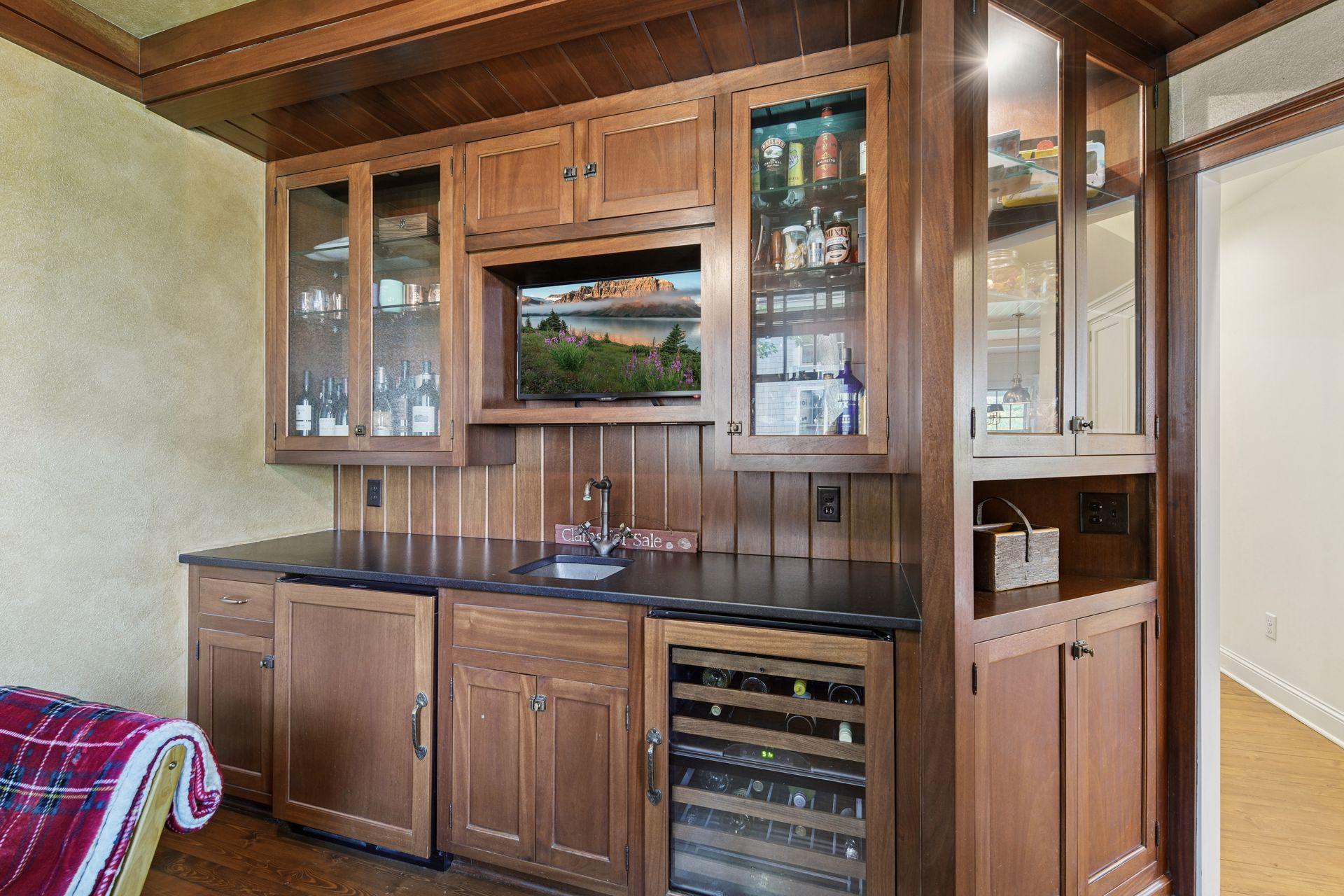 20355 Lakeview Avenue