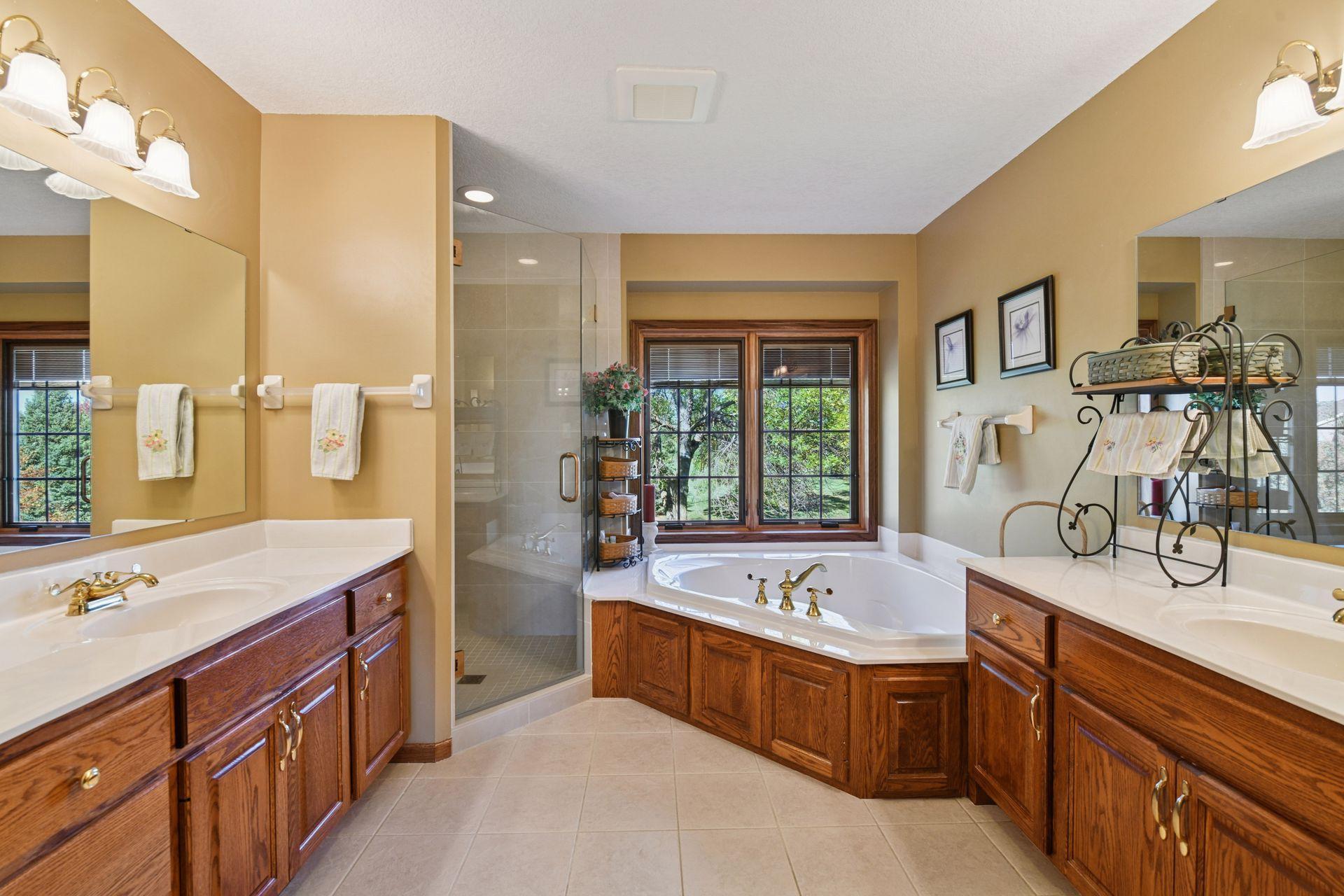 2165 Longacres Drive