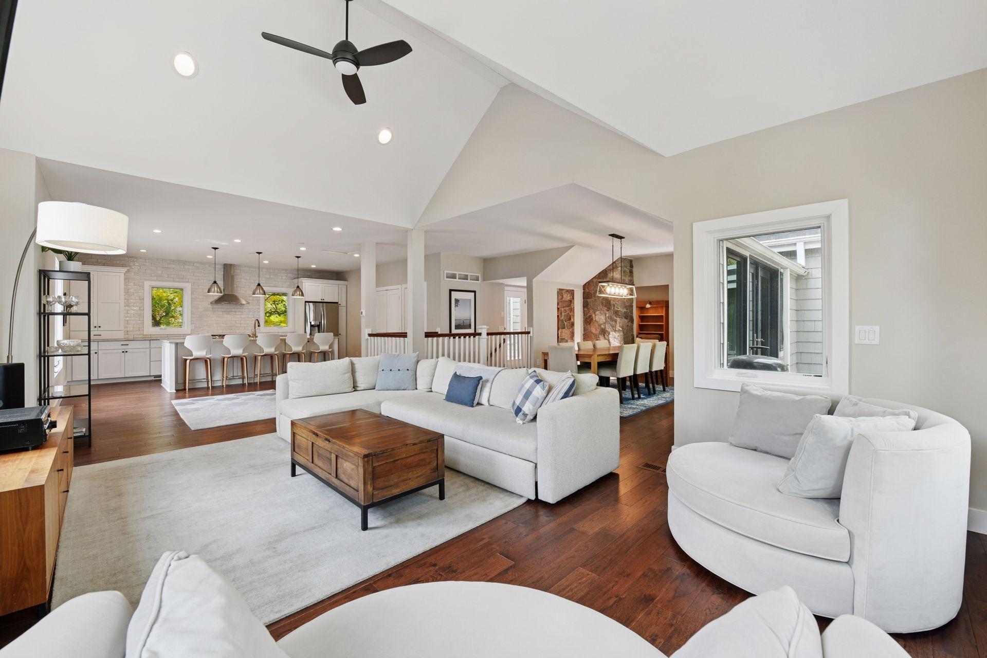 859 Excelsior Boulevard