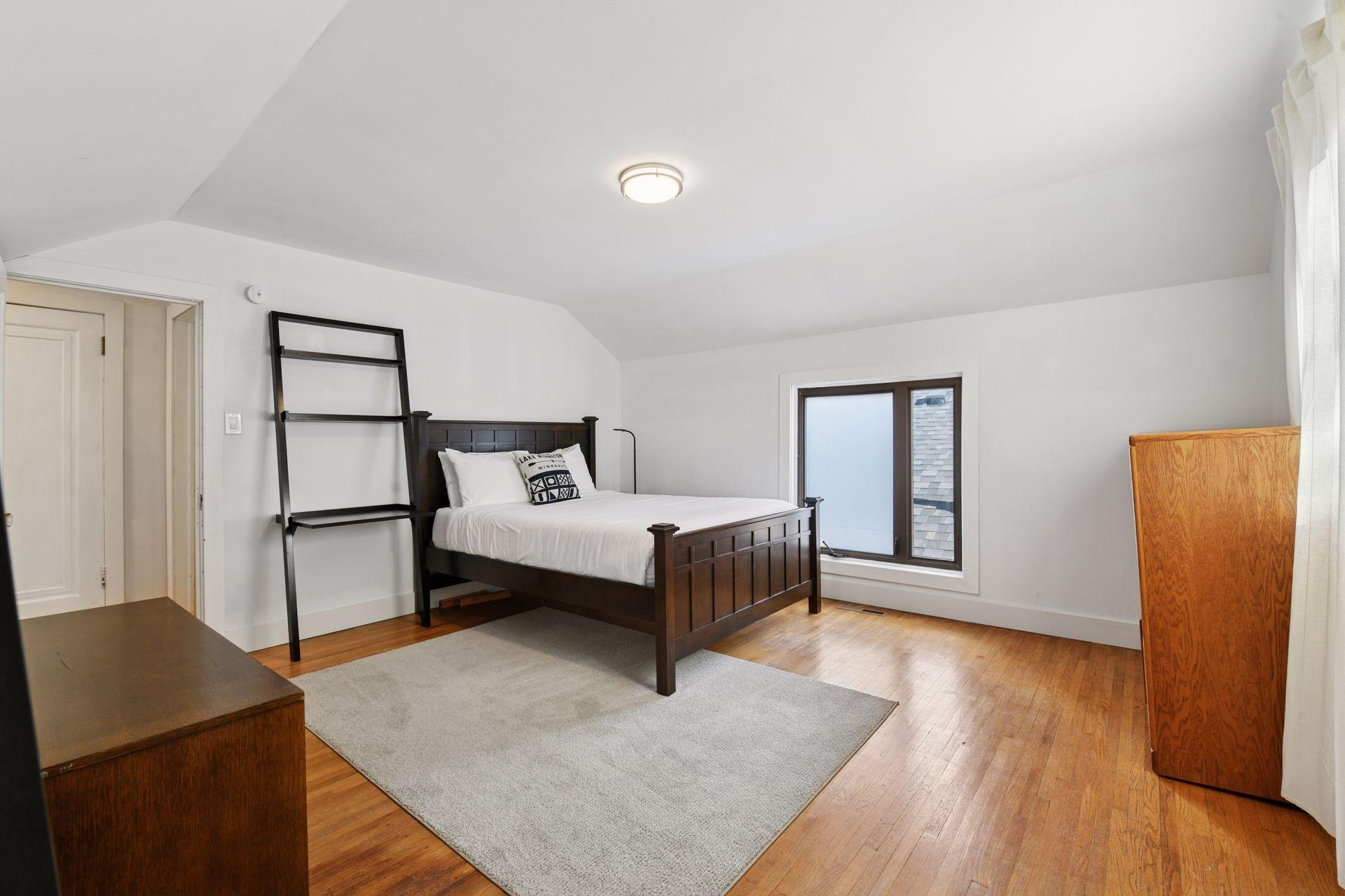 859 Excelsior Boulevard