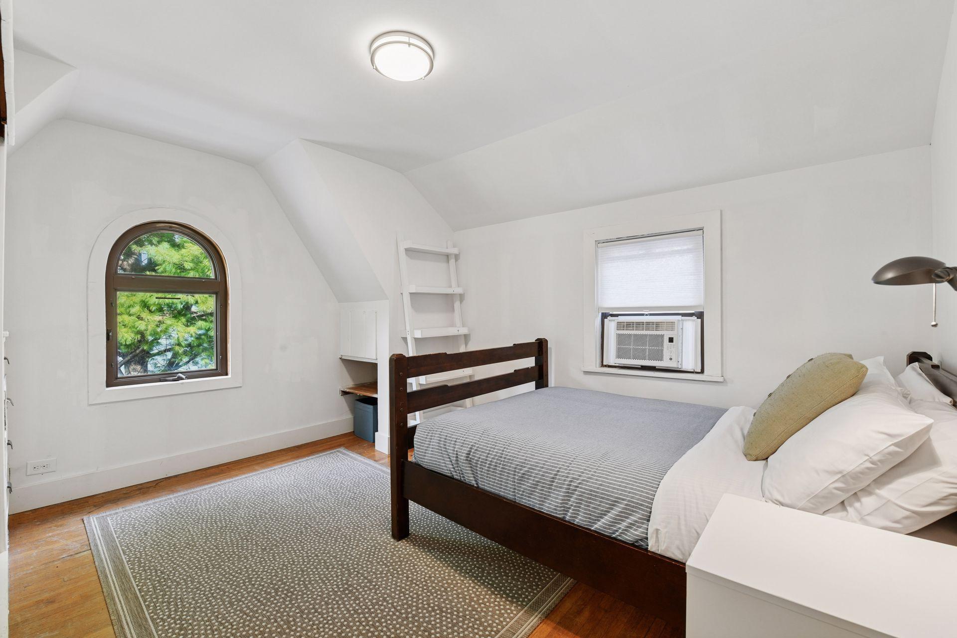 859 Excelsior Boulevard