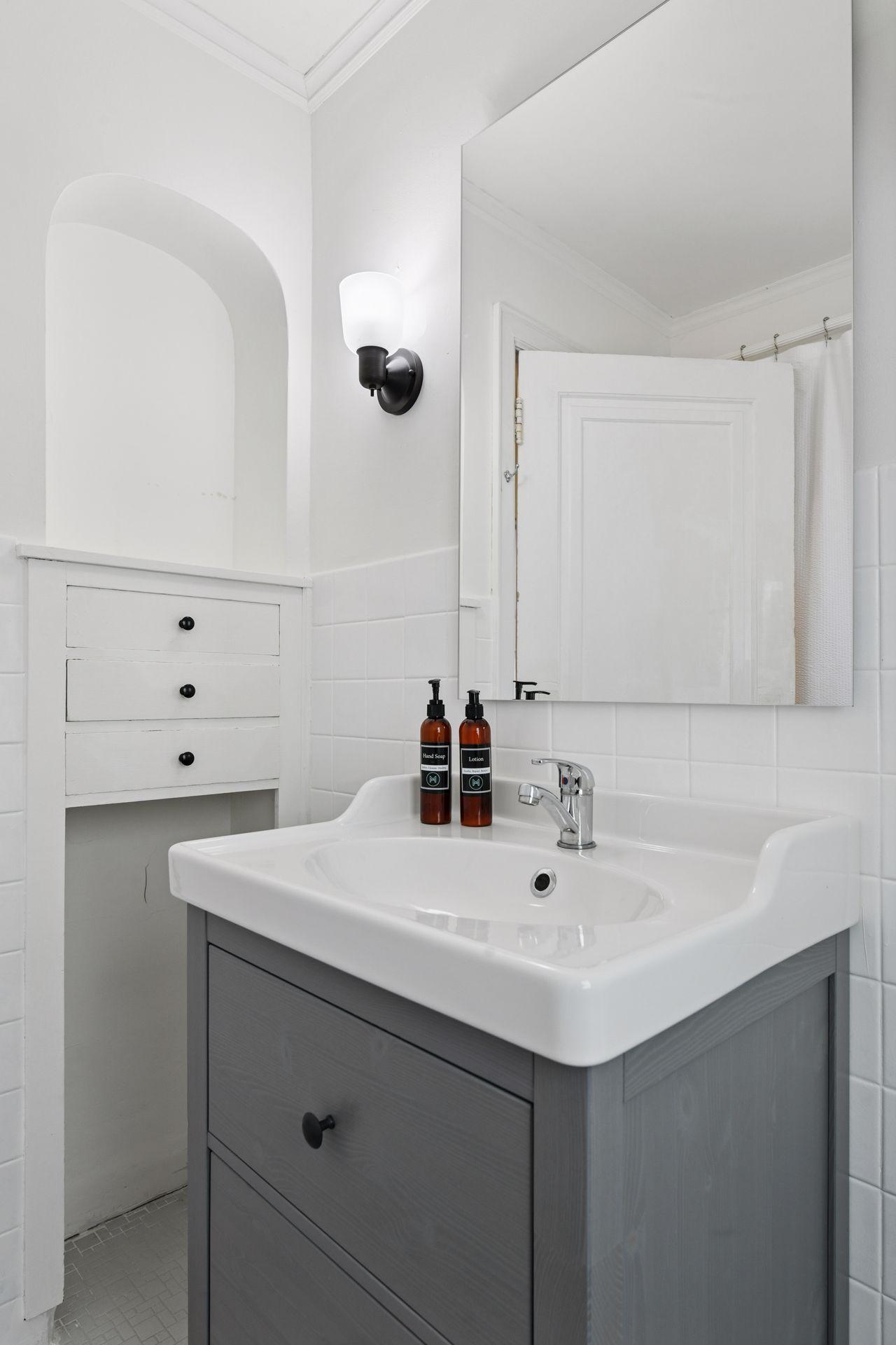 859 Excelsior Boulevard