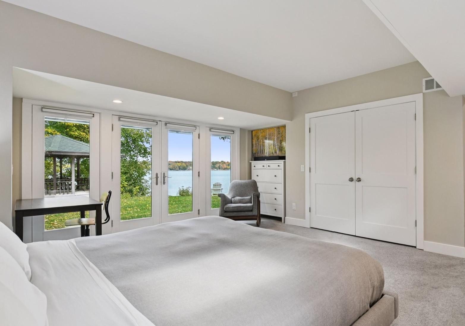 859 Excelsior Boulevard