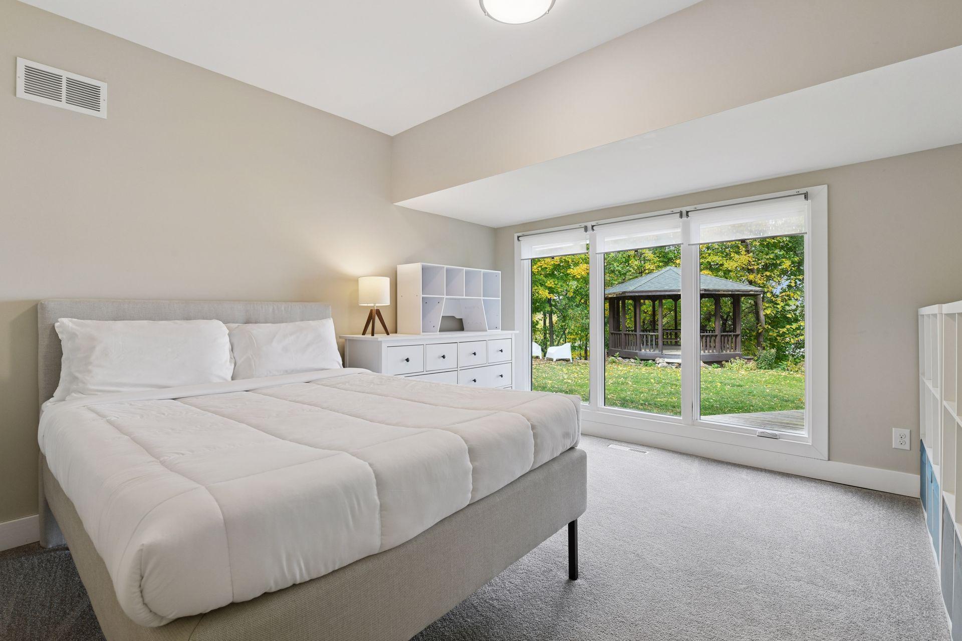 859 Excelsior Boulevard