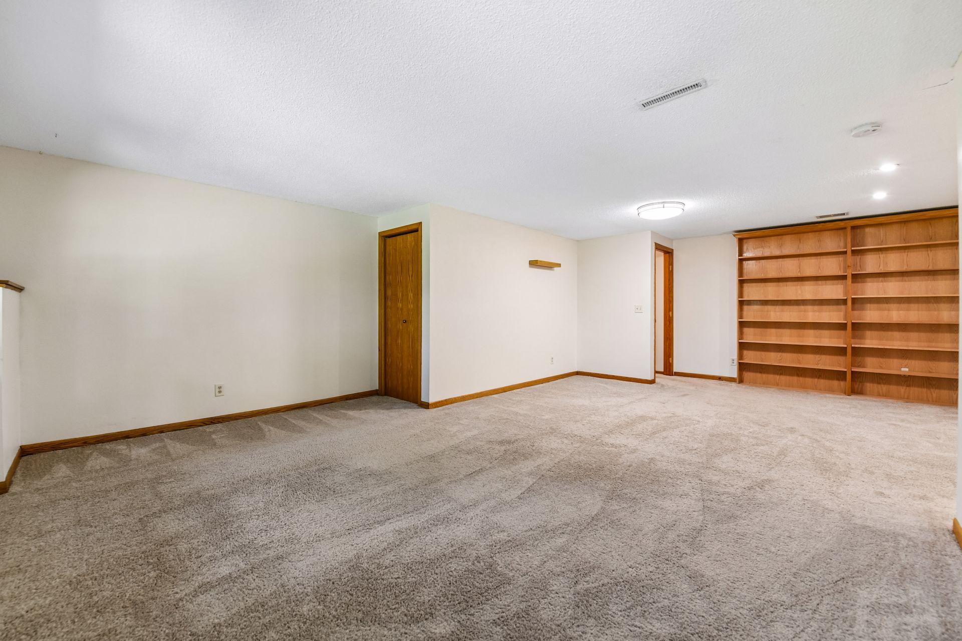 6990 Redwing Lane