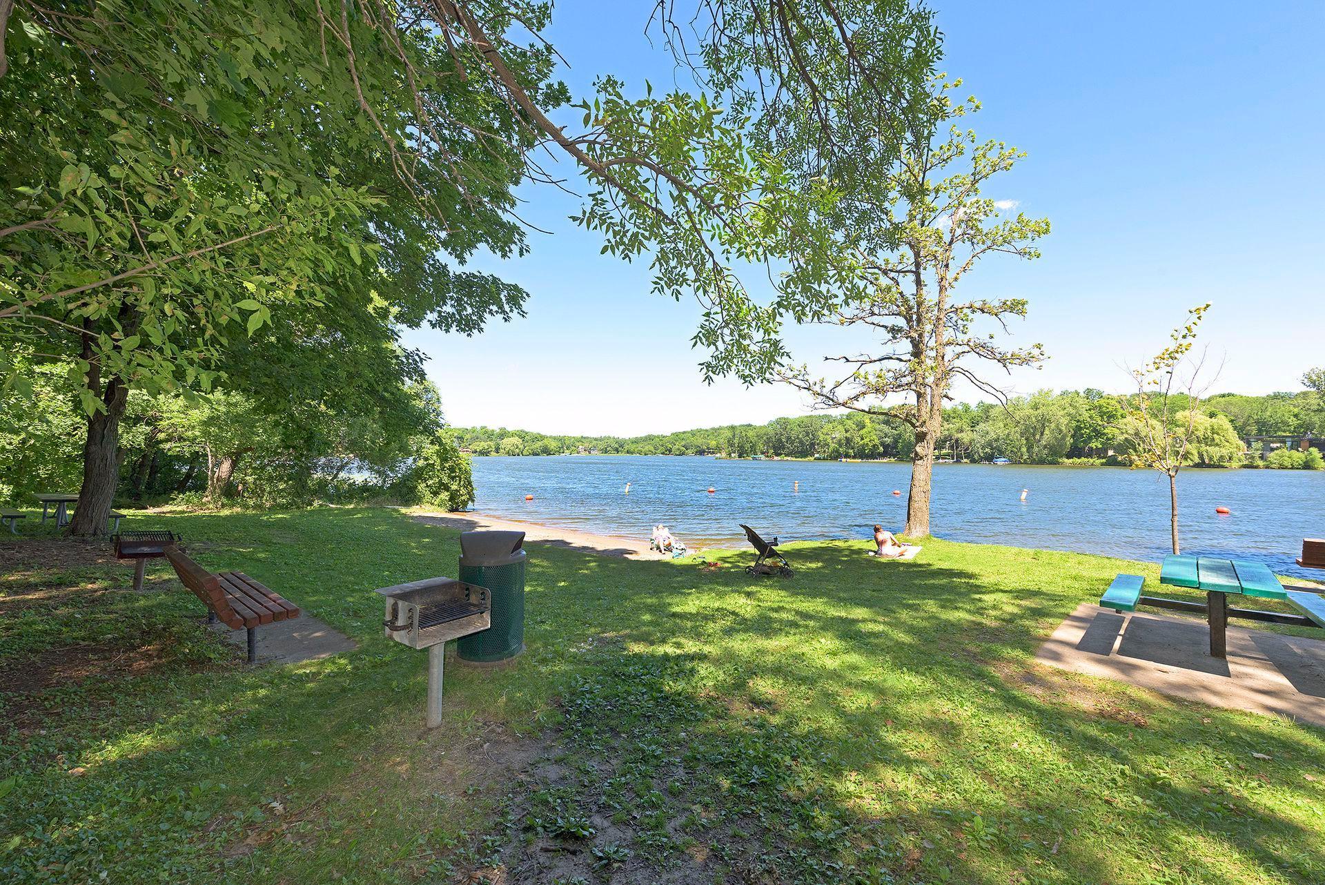 6990 Redwing Lane
