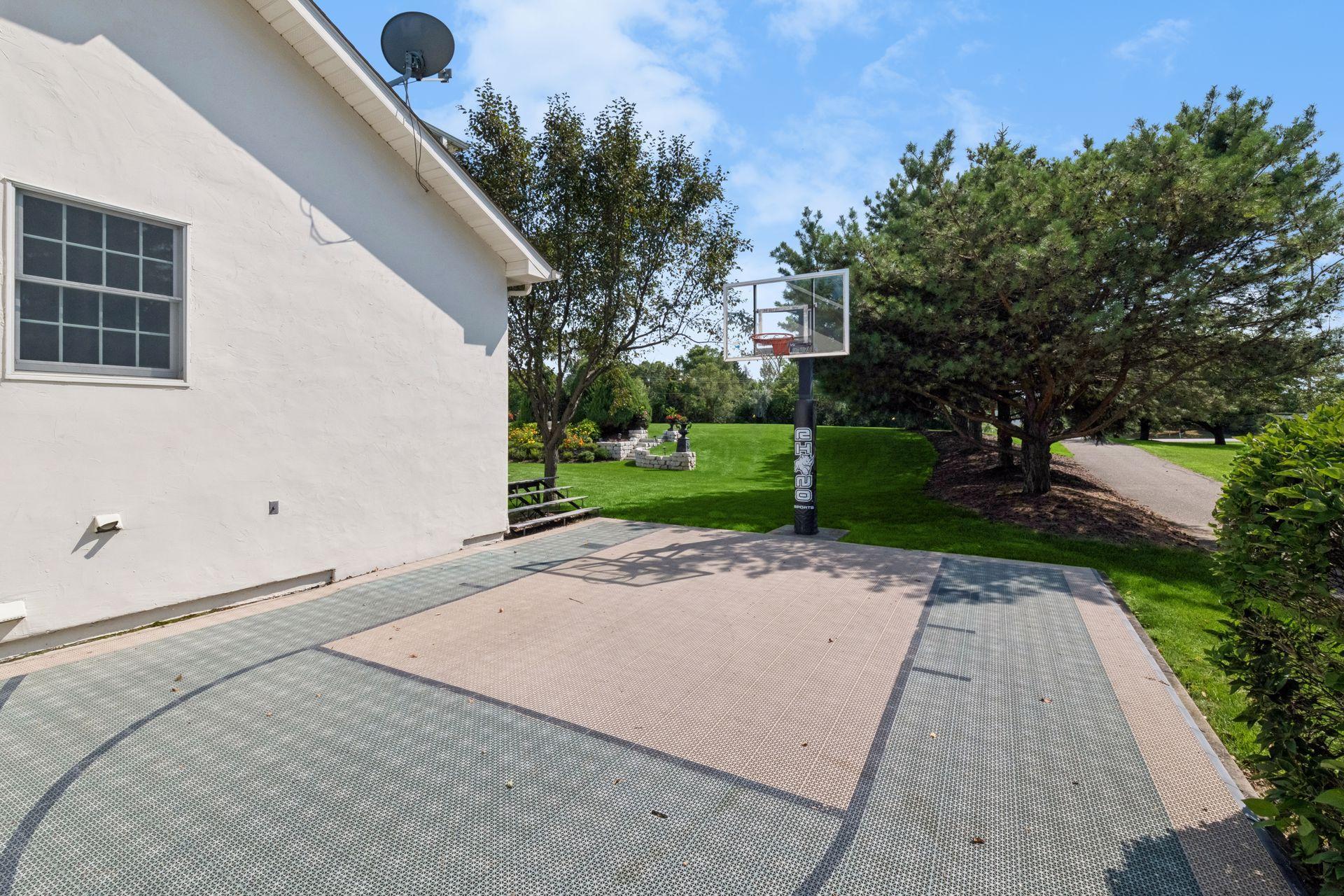 8585 Kelzer Pond Drive