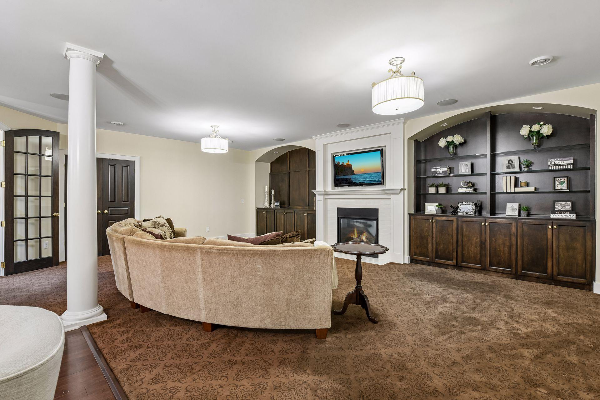 8585 Kelzer Pond Drive