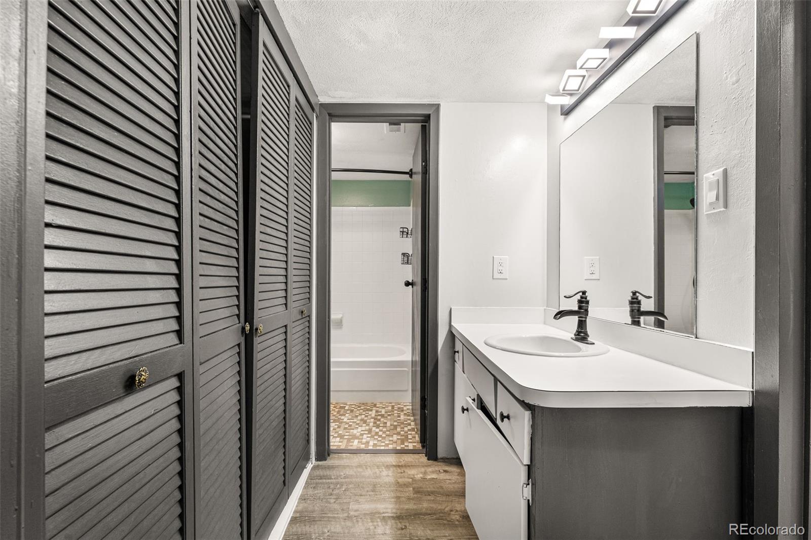 2525 S Dayton Way Unit: 2202