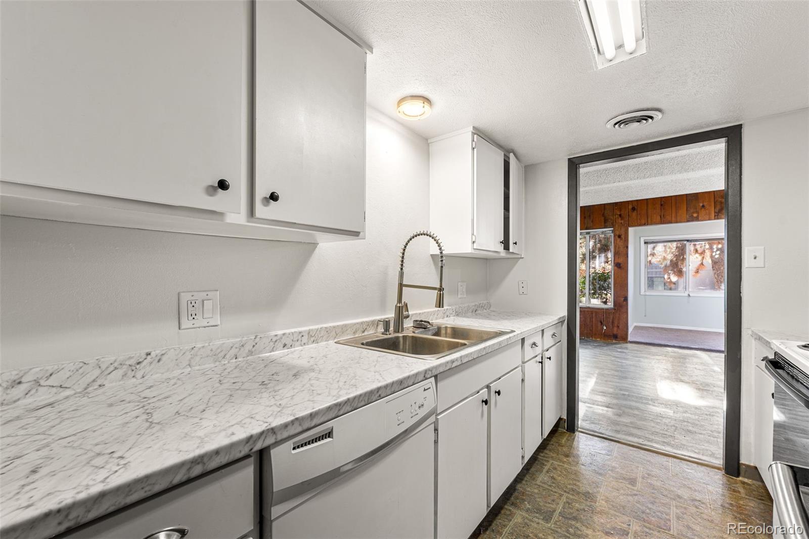 2525 S Dayton Way Unit: 2202