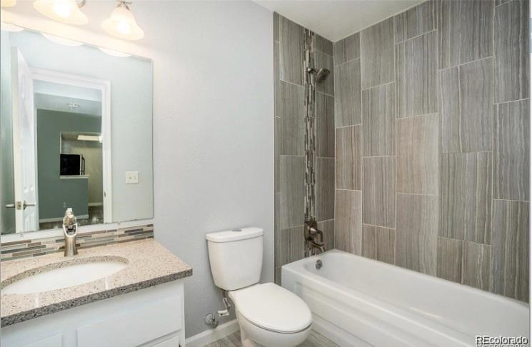 1960 S Xanadu Way Unit: 205