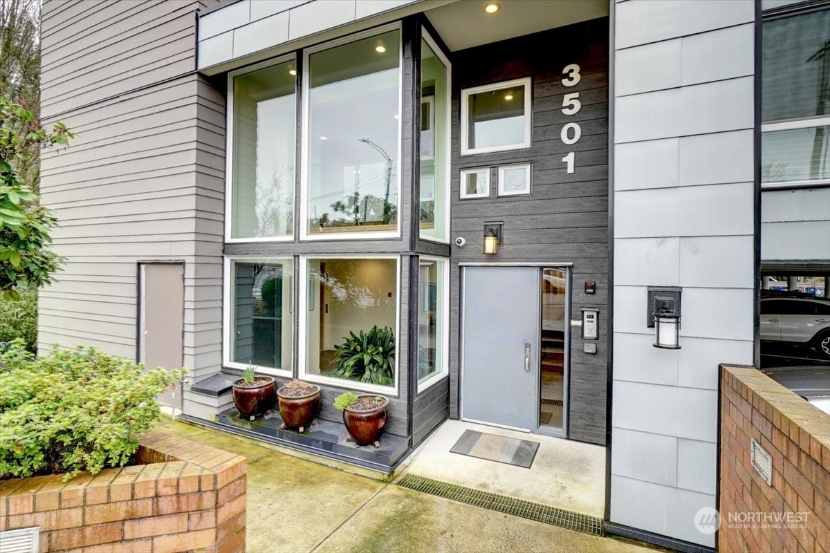 3501 SW Holden Street Unit: 406