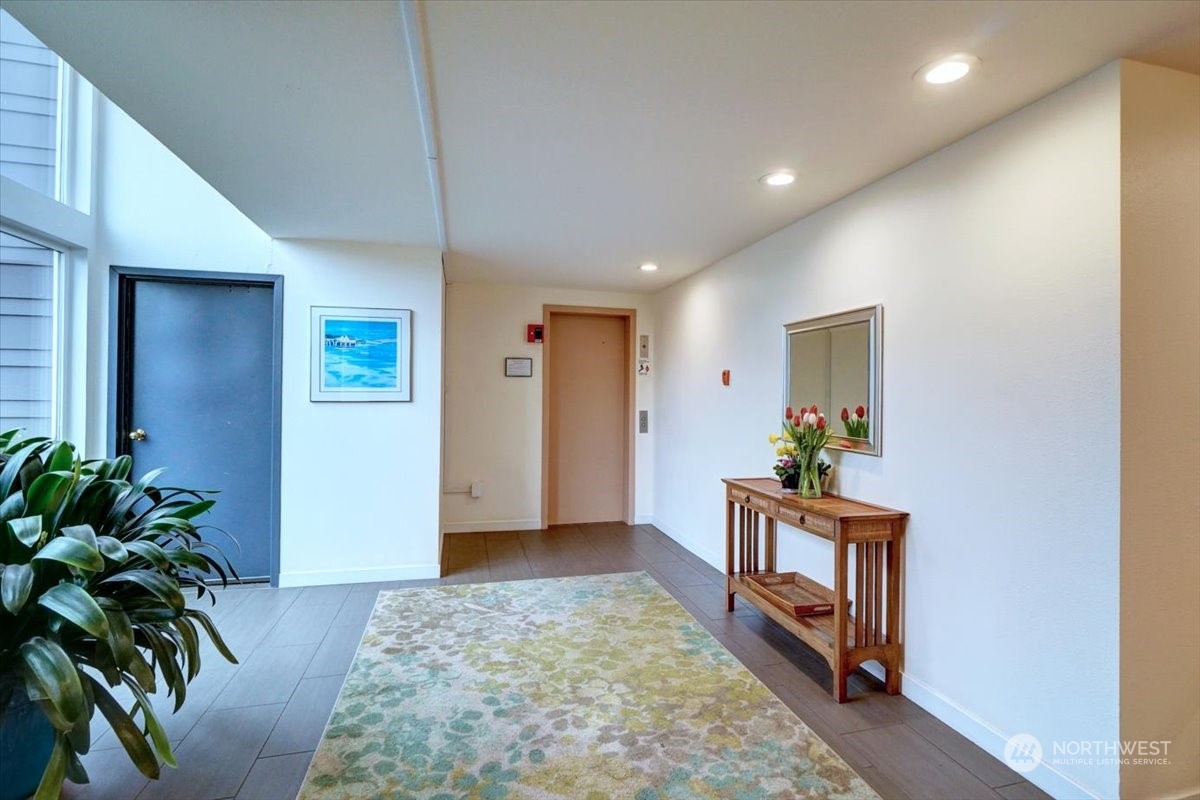 3501 SW Holden Street Unit: 406