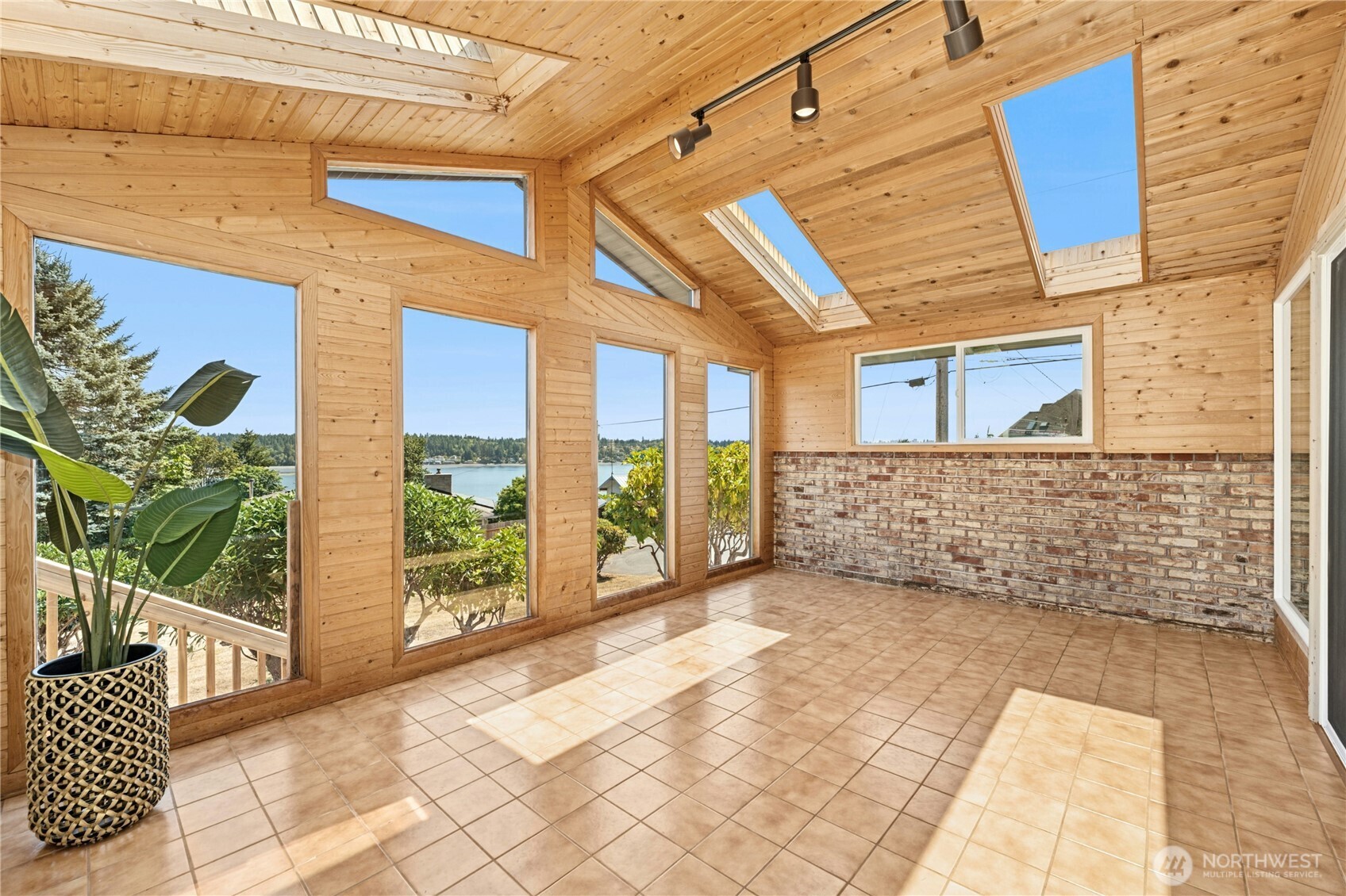 1410 Swallow Lane NW