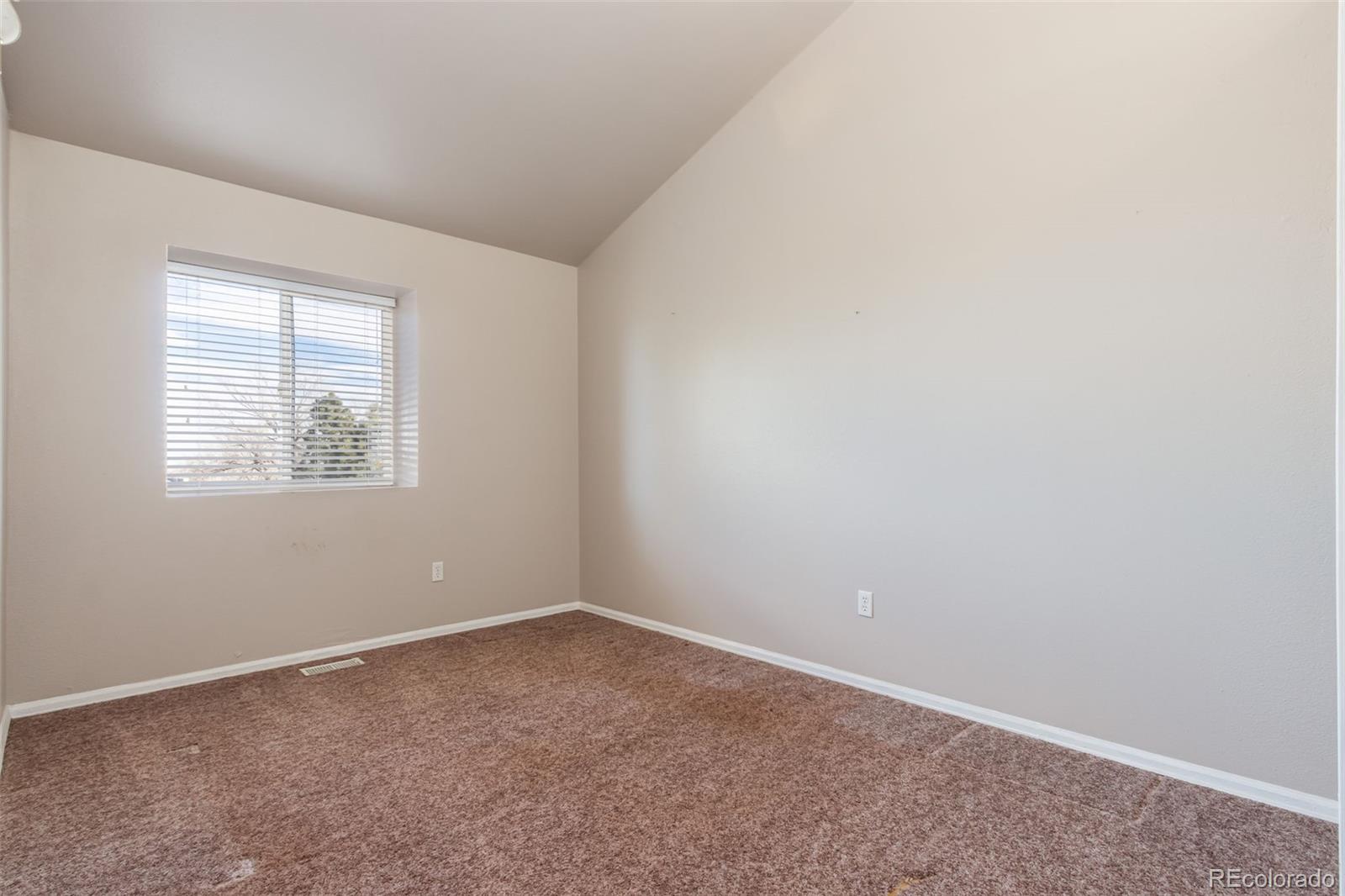 138 E Hahns Peak Avenue