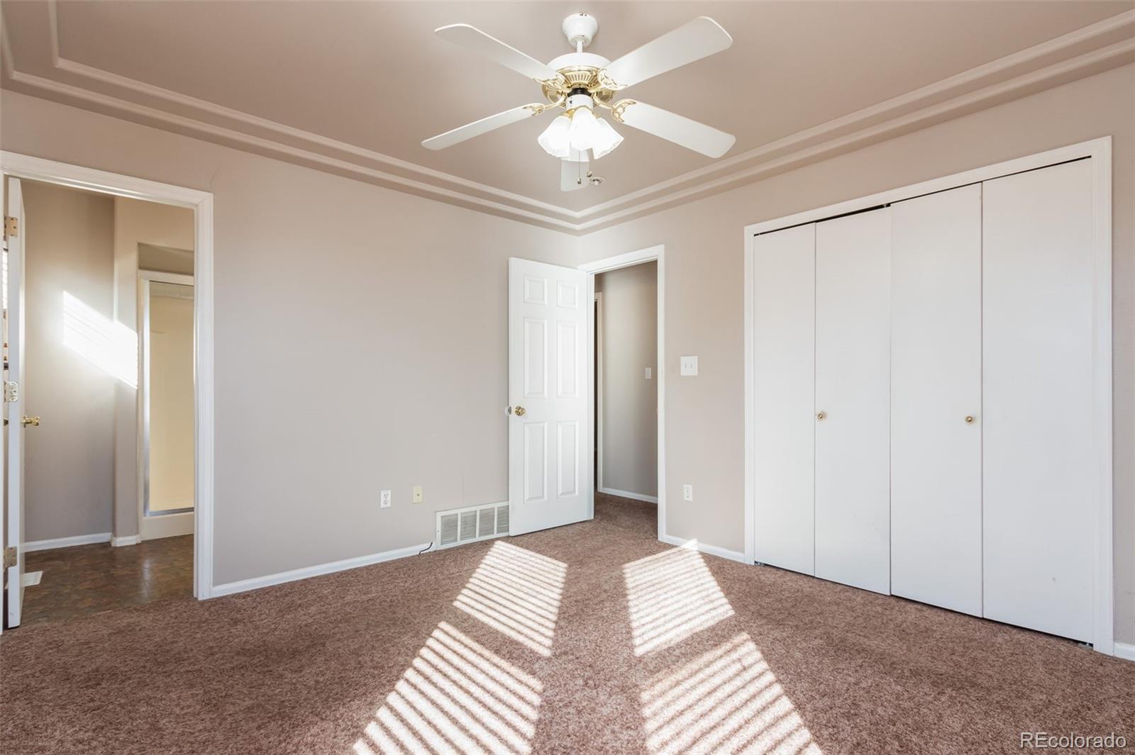 138 E Hahns Peak Avenue