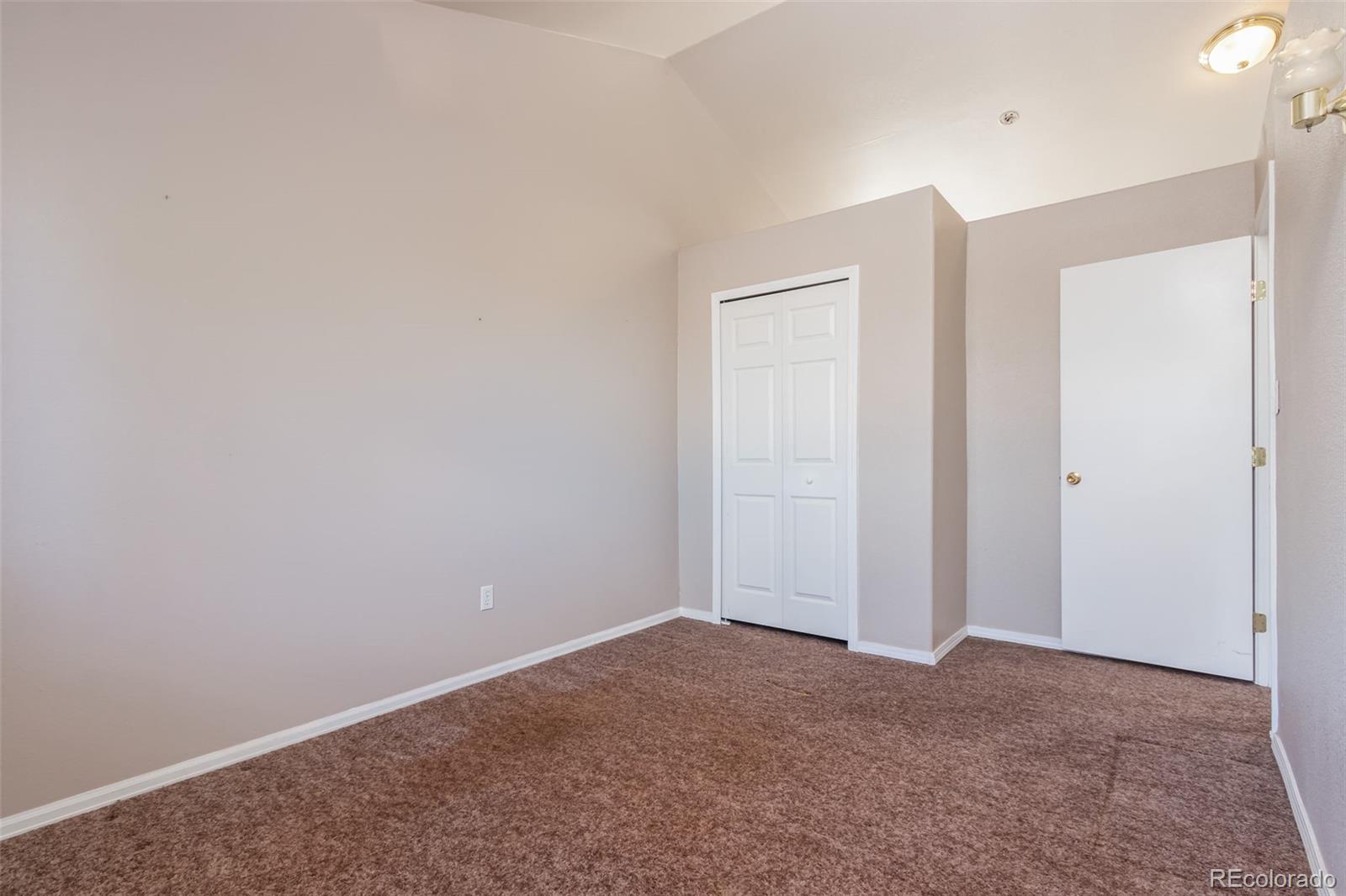 138 E Hahns Peak Avenue