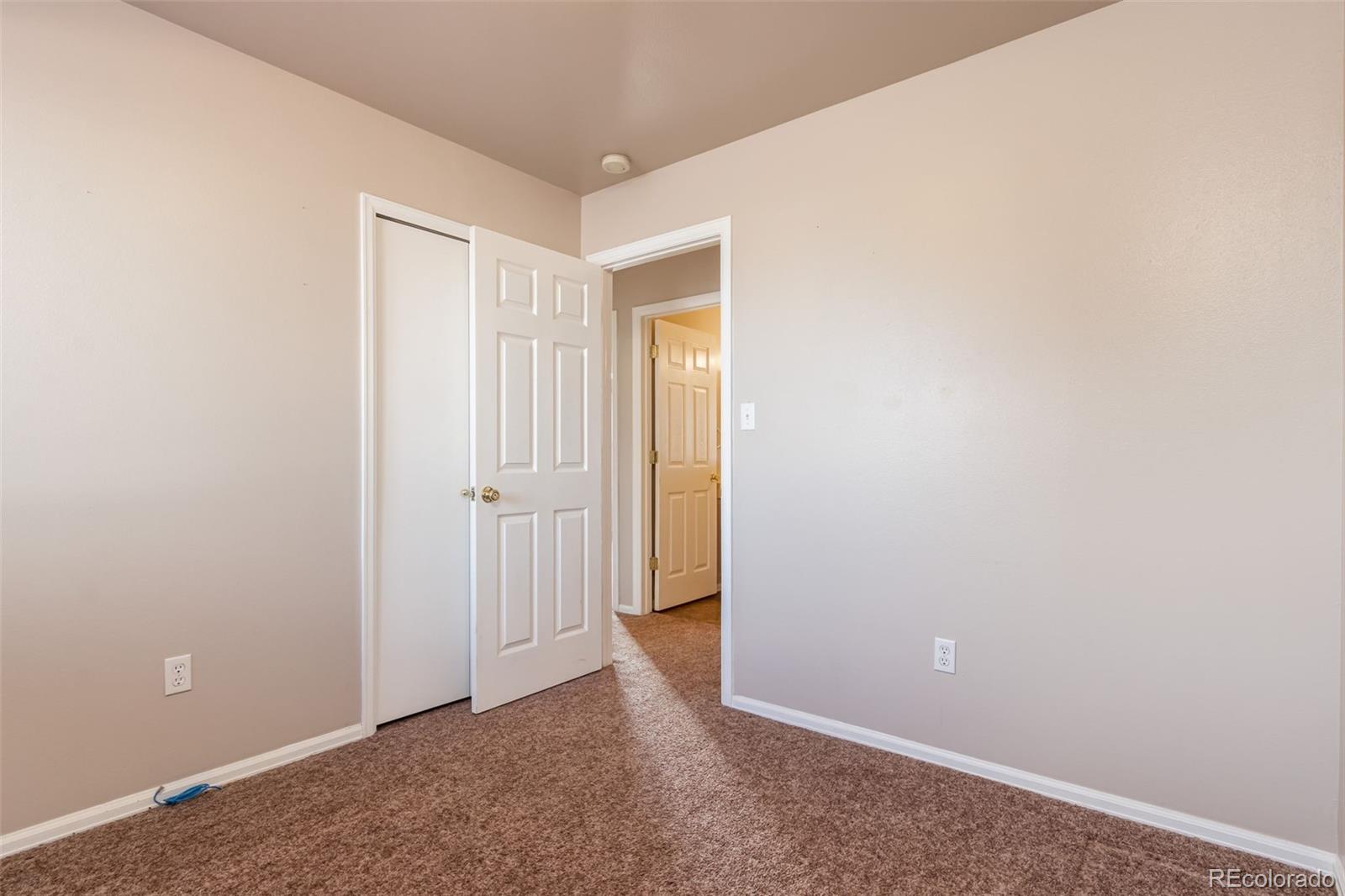 138 E Hahns Peak Avenue