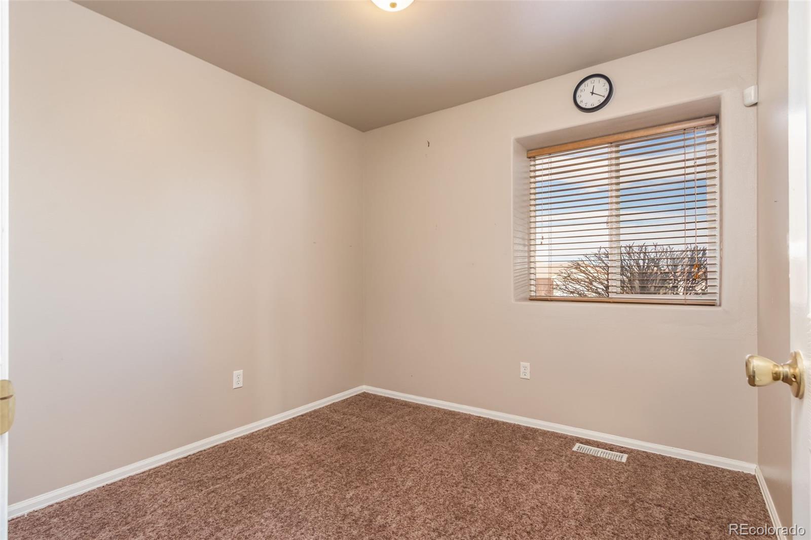 138 E Hahns Peak Avenue