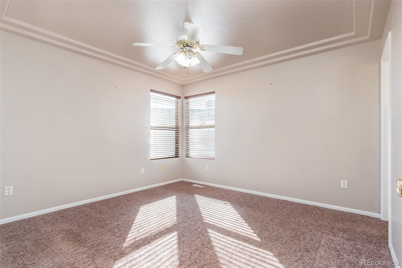 138 E Hahns Peak Avenue