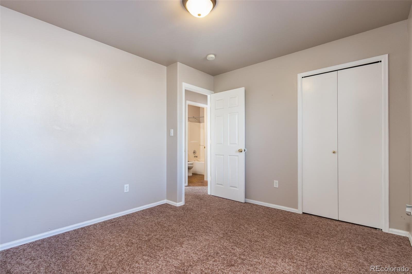 138 E Hahns Peak Avenue