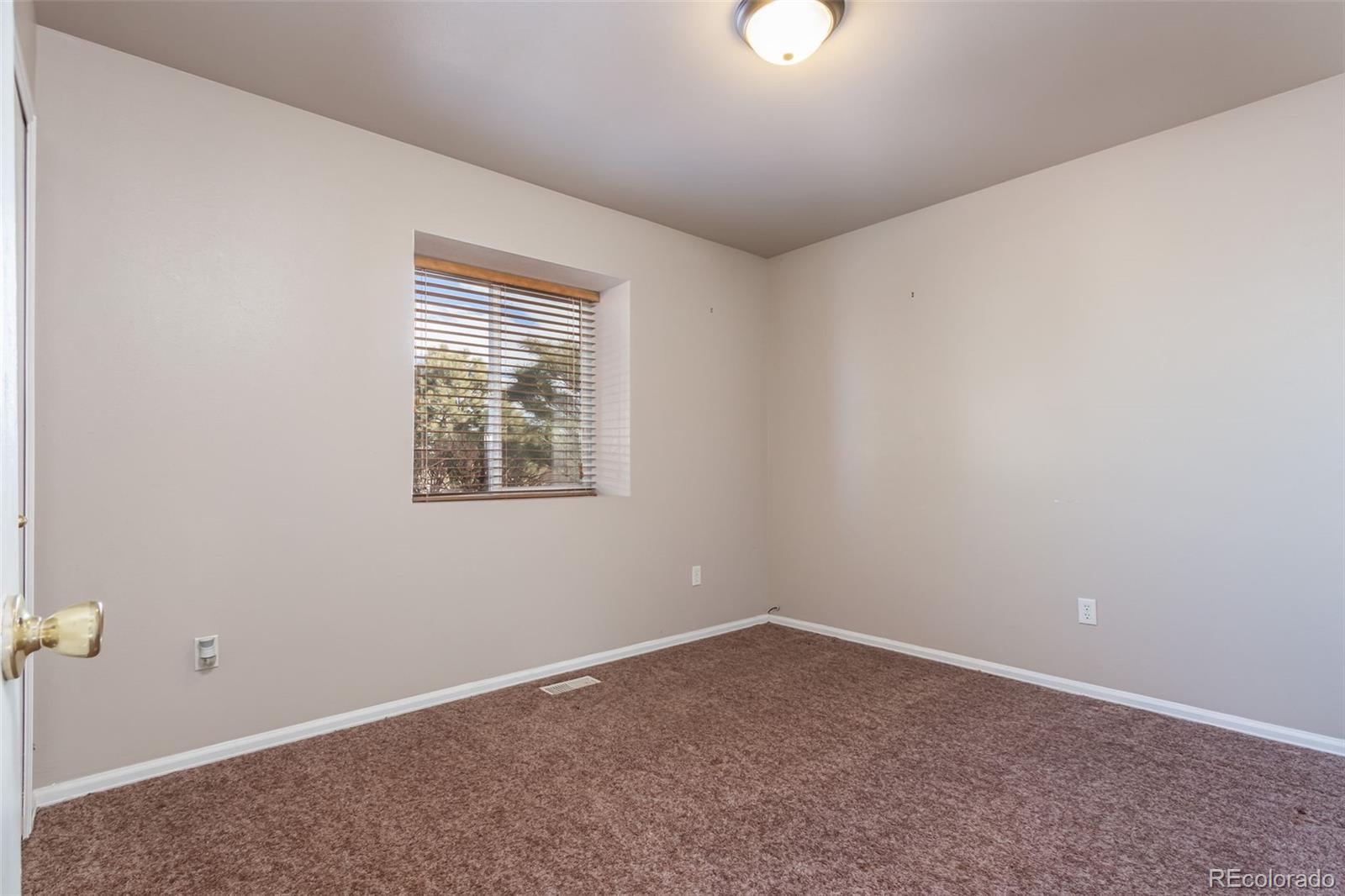 138 E Hahns Peak Avenue