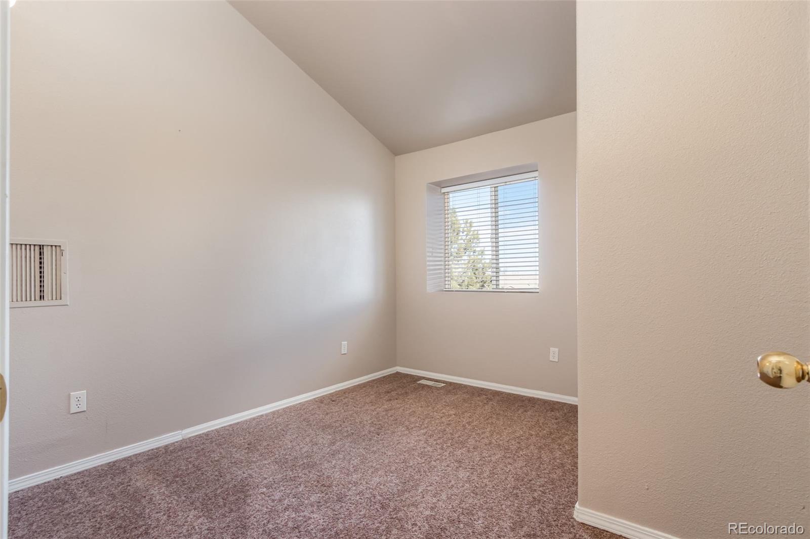 138 E Hahns Peak Avenue