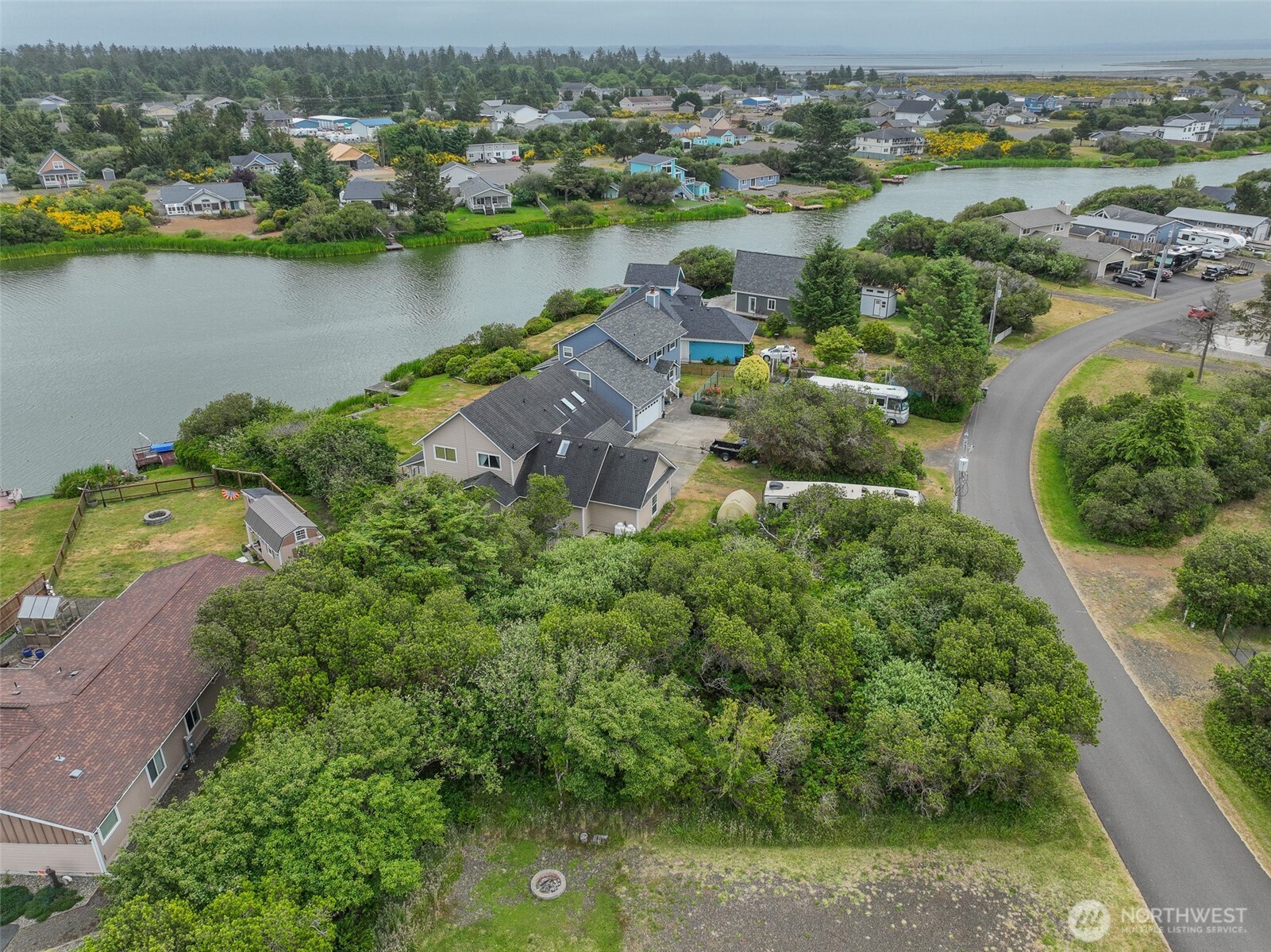 134 Sea Breeze Loop SW