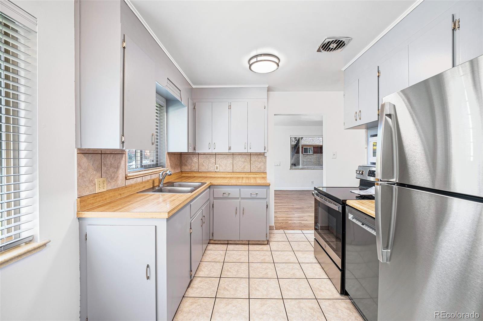 2009 S Williams Street