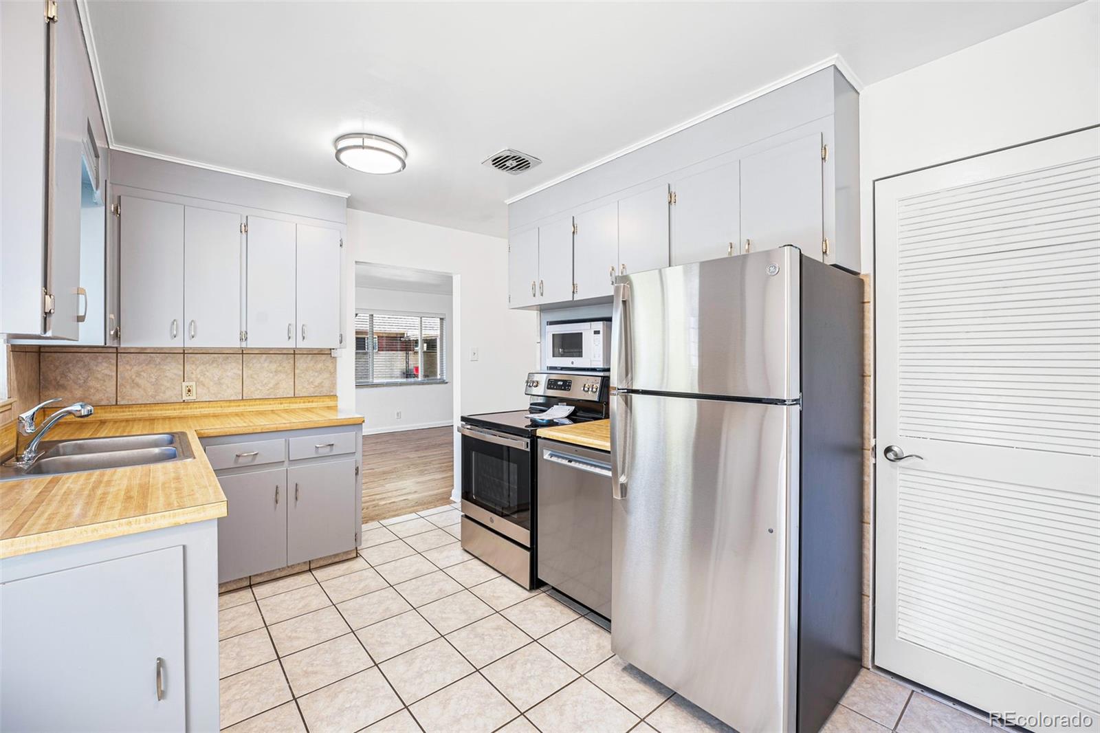 2009 S Williams Street