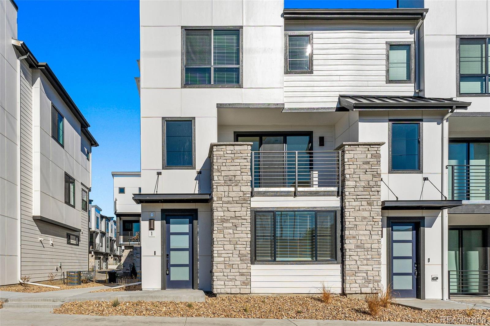 2068 S Holly Street Unit: 1