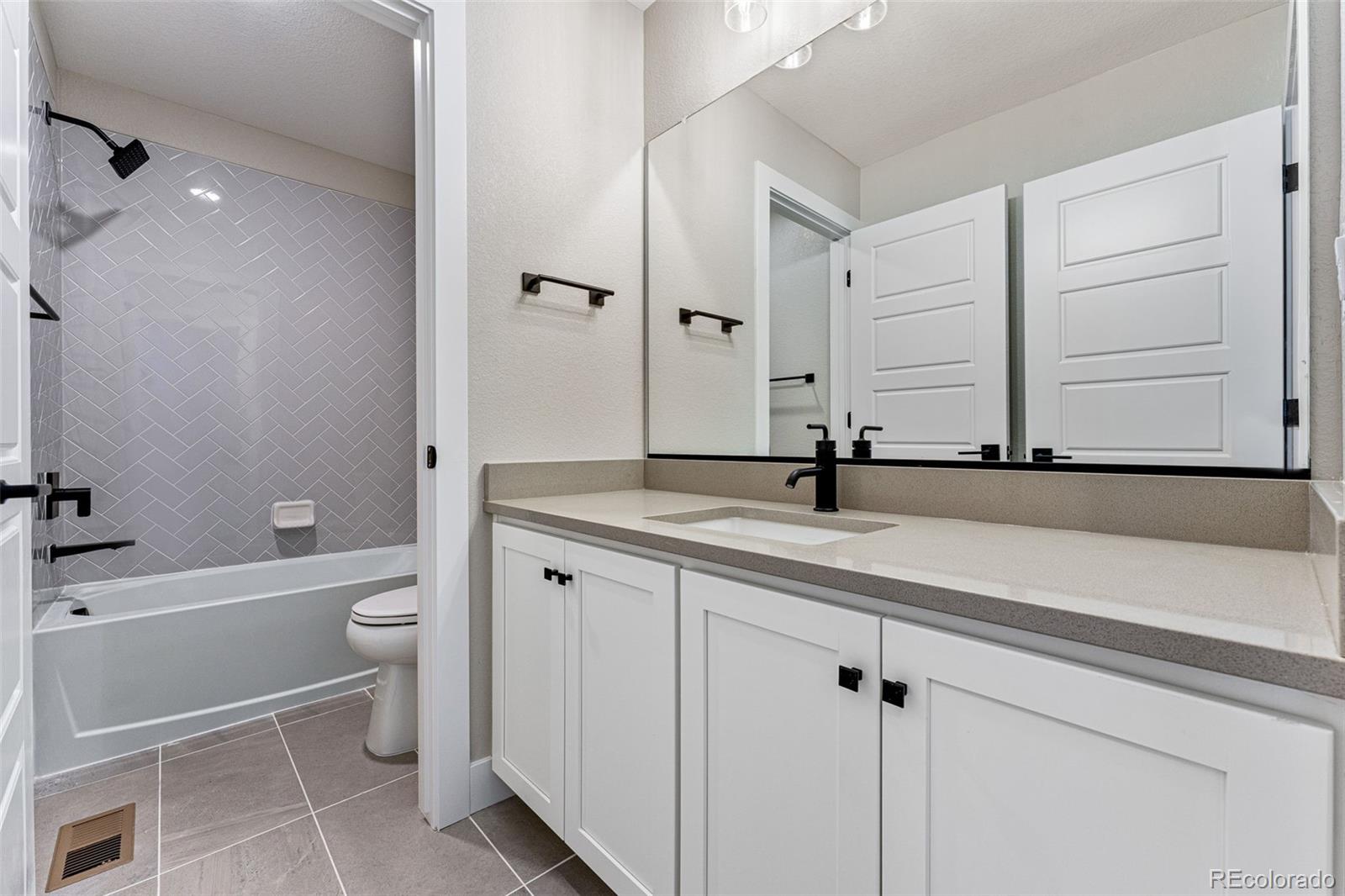 2068 S Holly Street Unit: 1