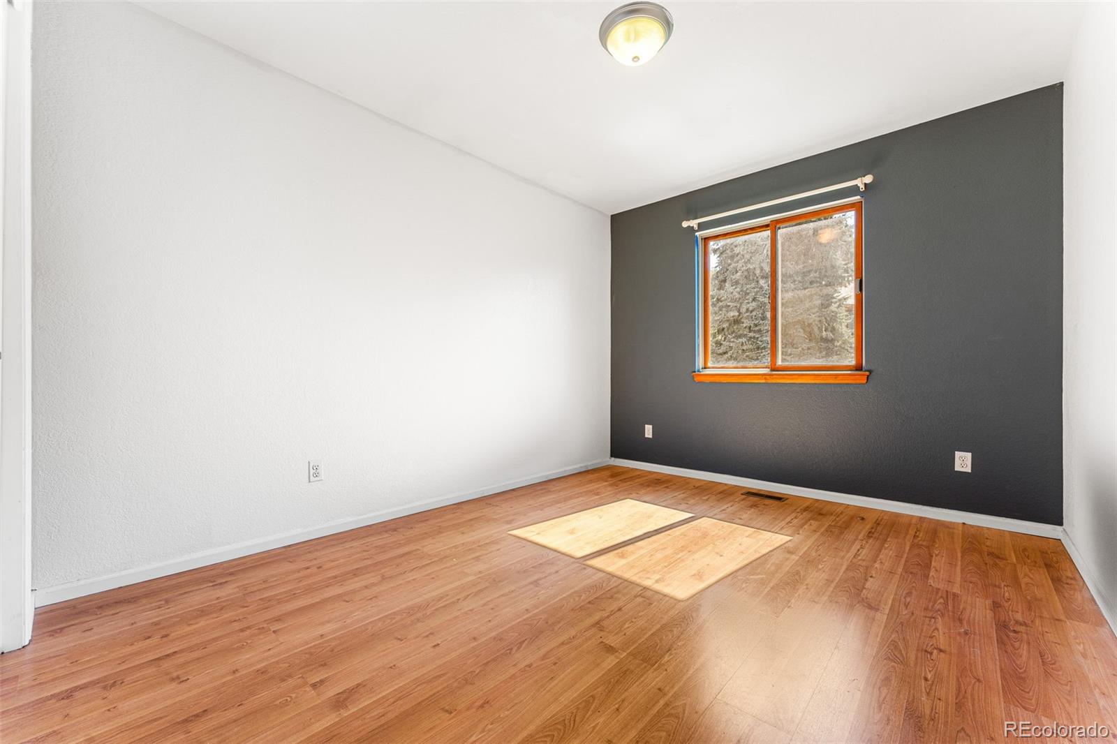 417 S Larkspur Drive