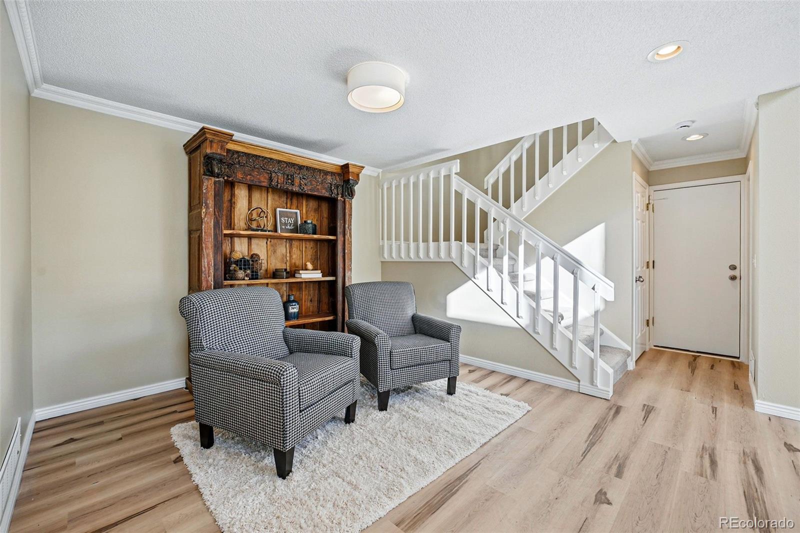 2192 E Phillips Lane