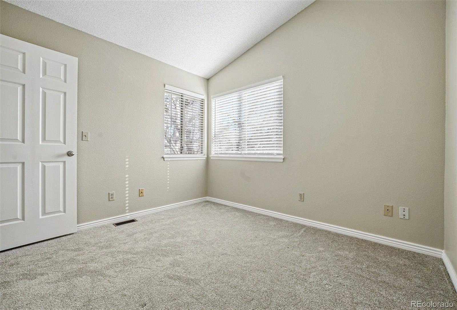 2192 E Phillips Lane