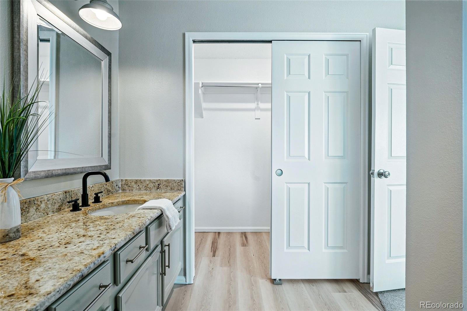 2192 E Phillips Lane