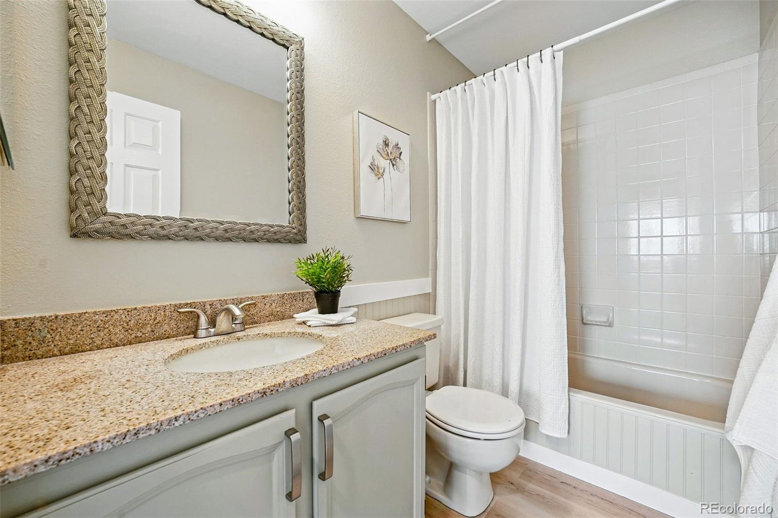 2192 E Phillips Lane