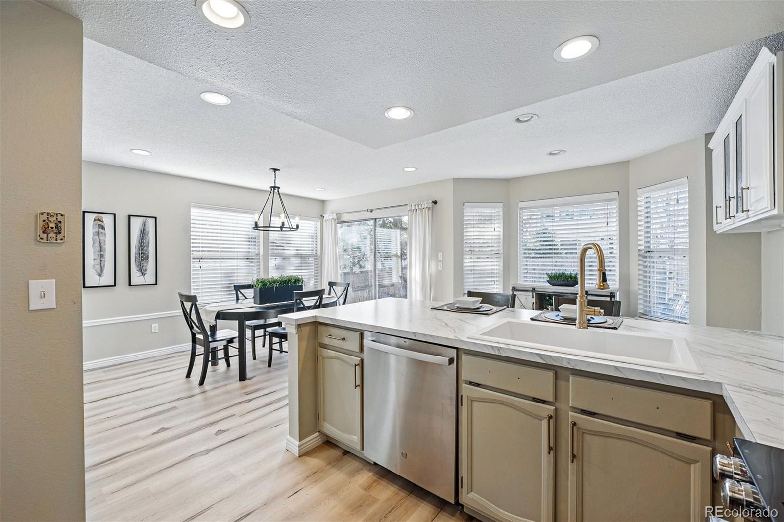 2192 E Phillips Lane